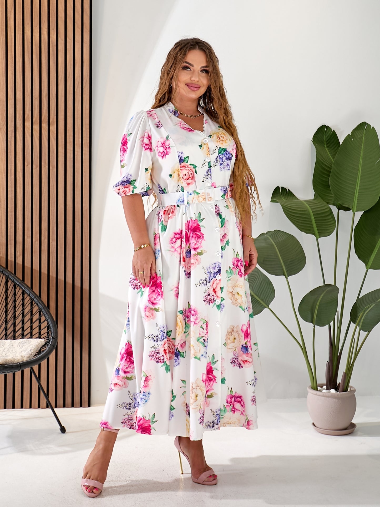Excelente vestido vaporoso de mujer con estampado floral