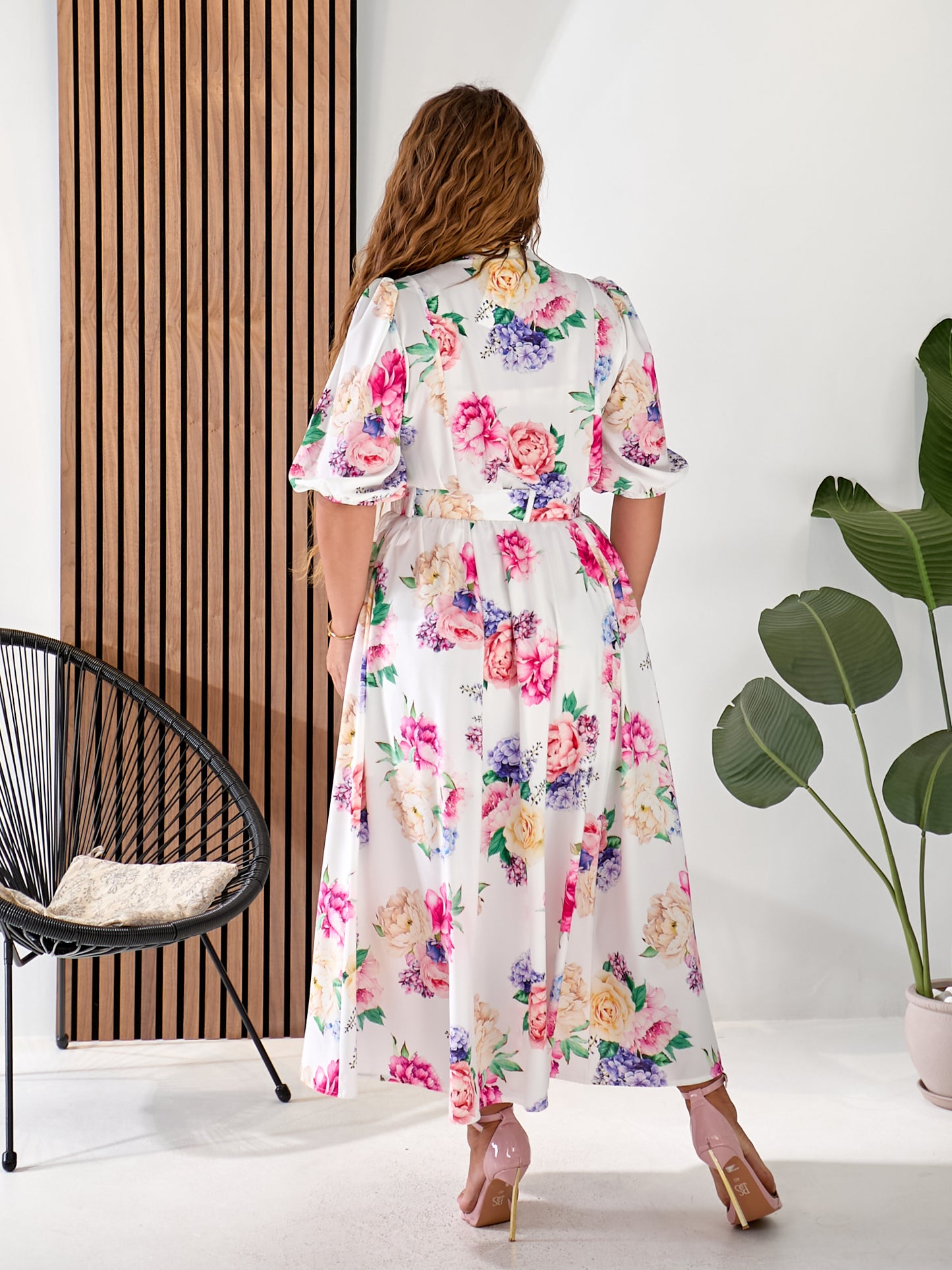 Excelente vestido vaporoso de mujer con estampado floral