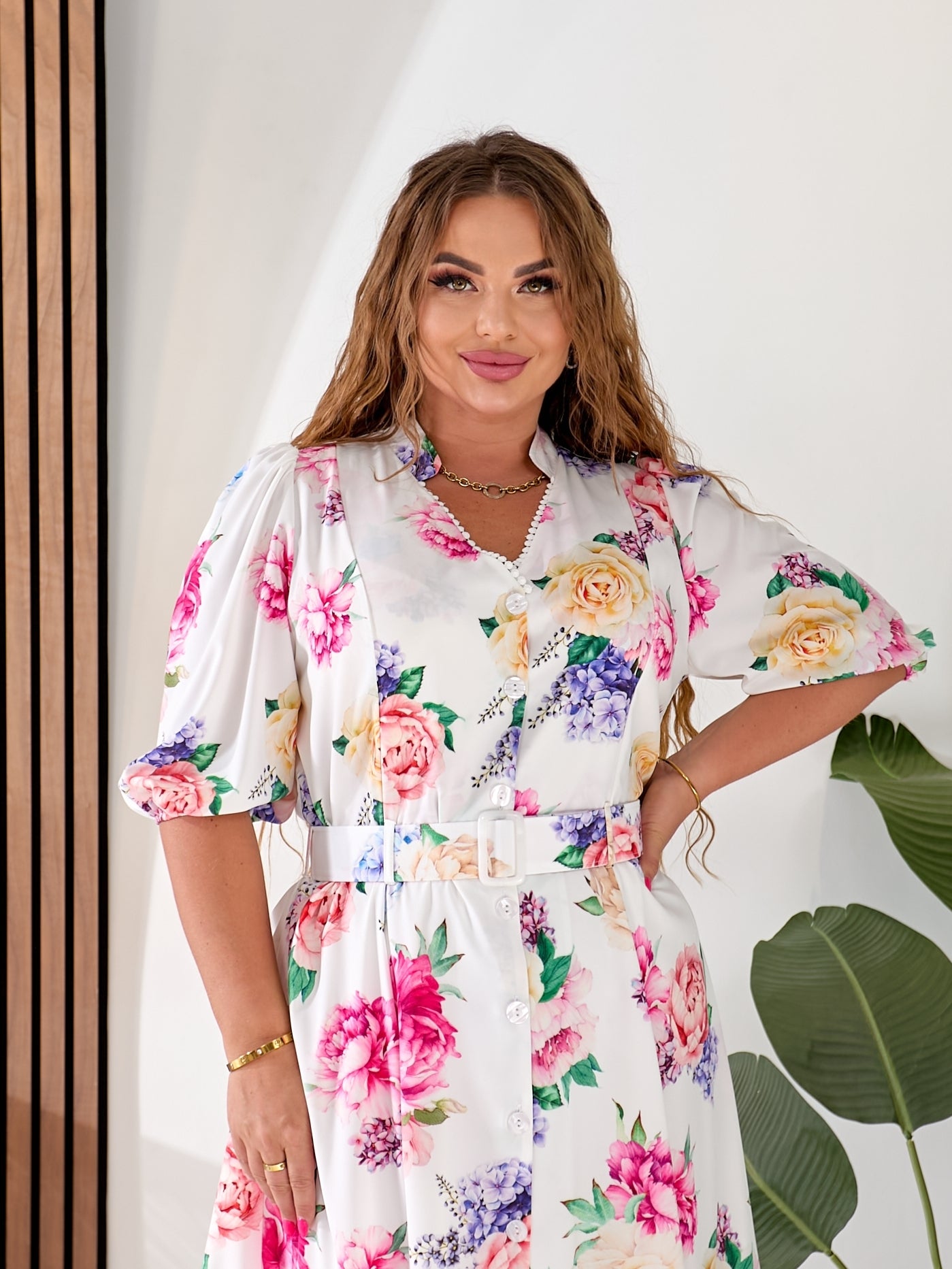 Excelente vestido vaporoso de mujer con estampado floral
