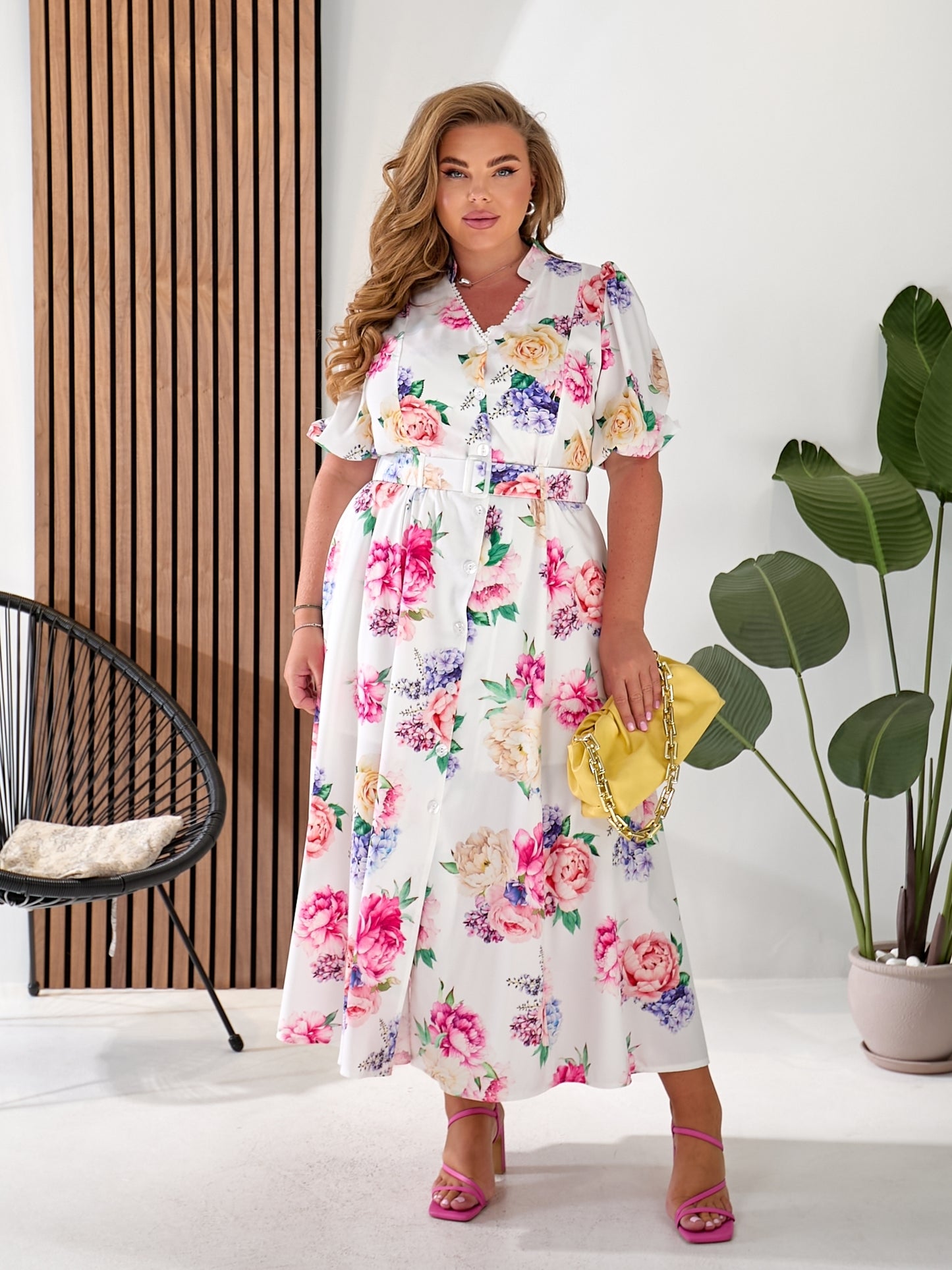 Excelente vestido vaporoso de mujer con estampado floral
