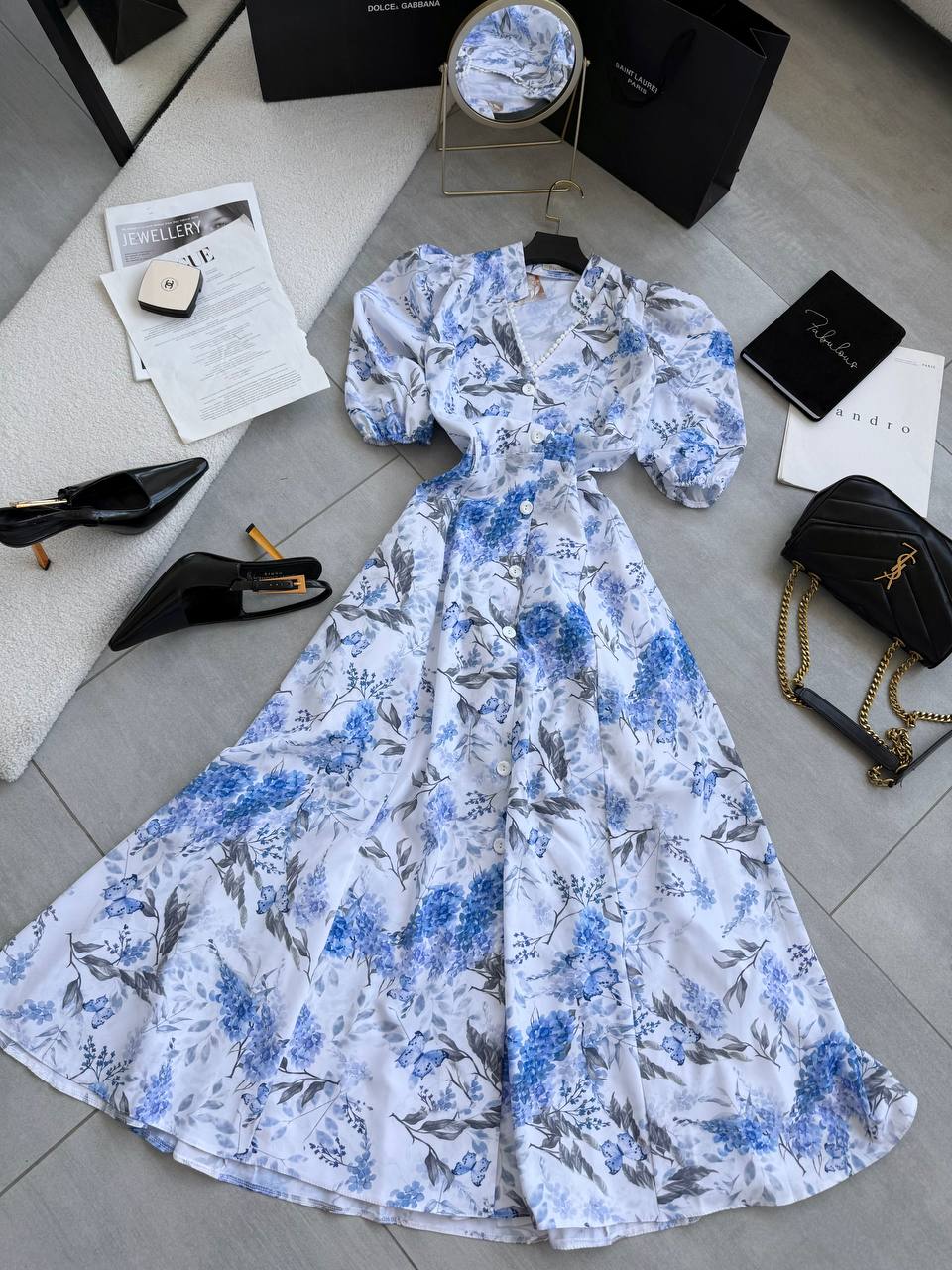 Excelente vestido vaporoso de mujer con estampado floral
