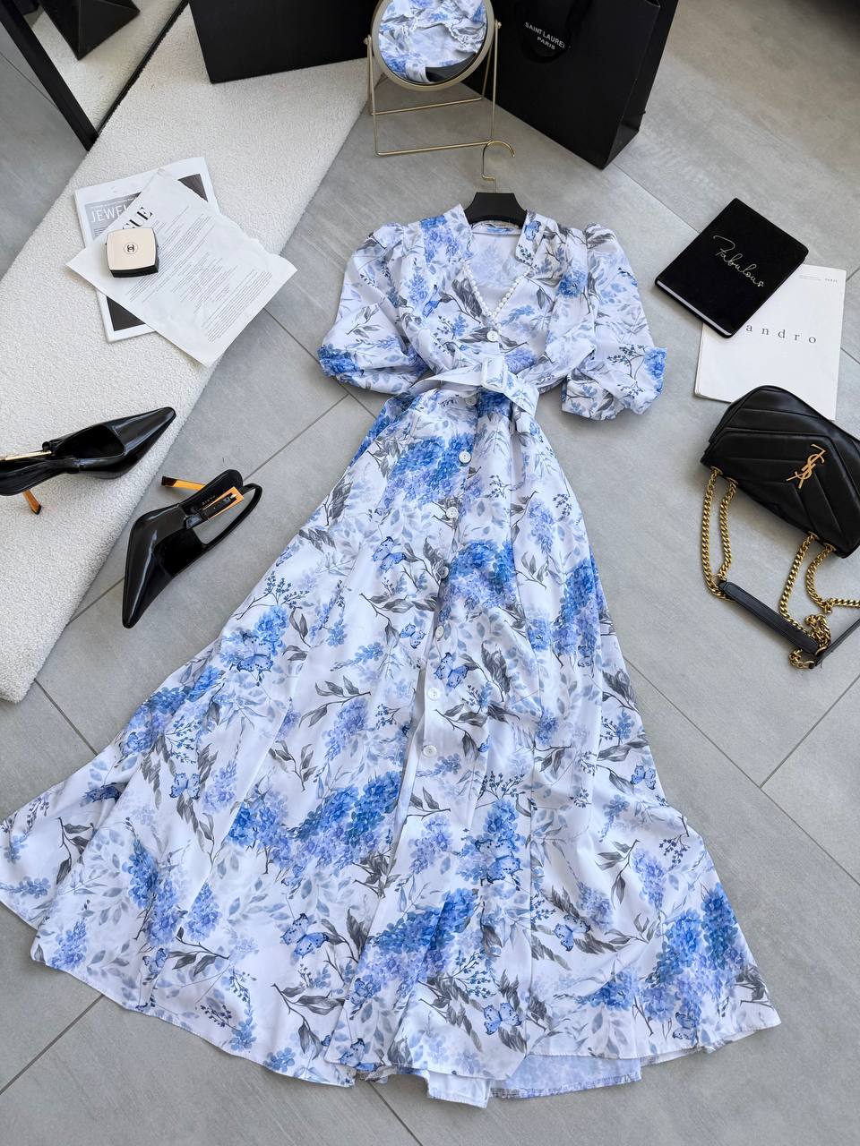 Excelente vestido vaporoso de mujer con estampado floral