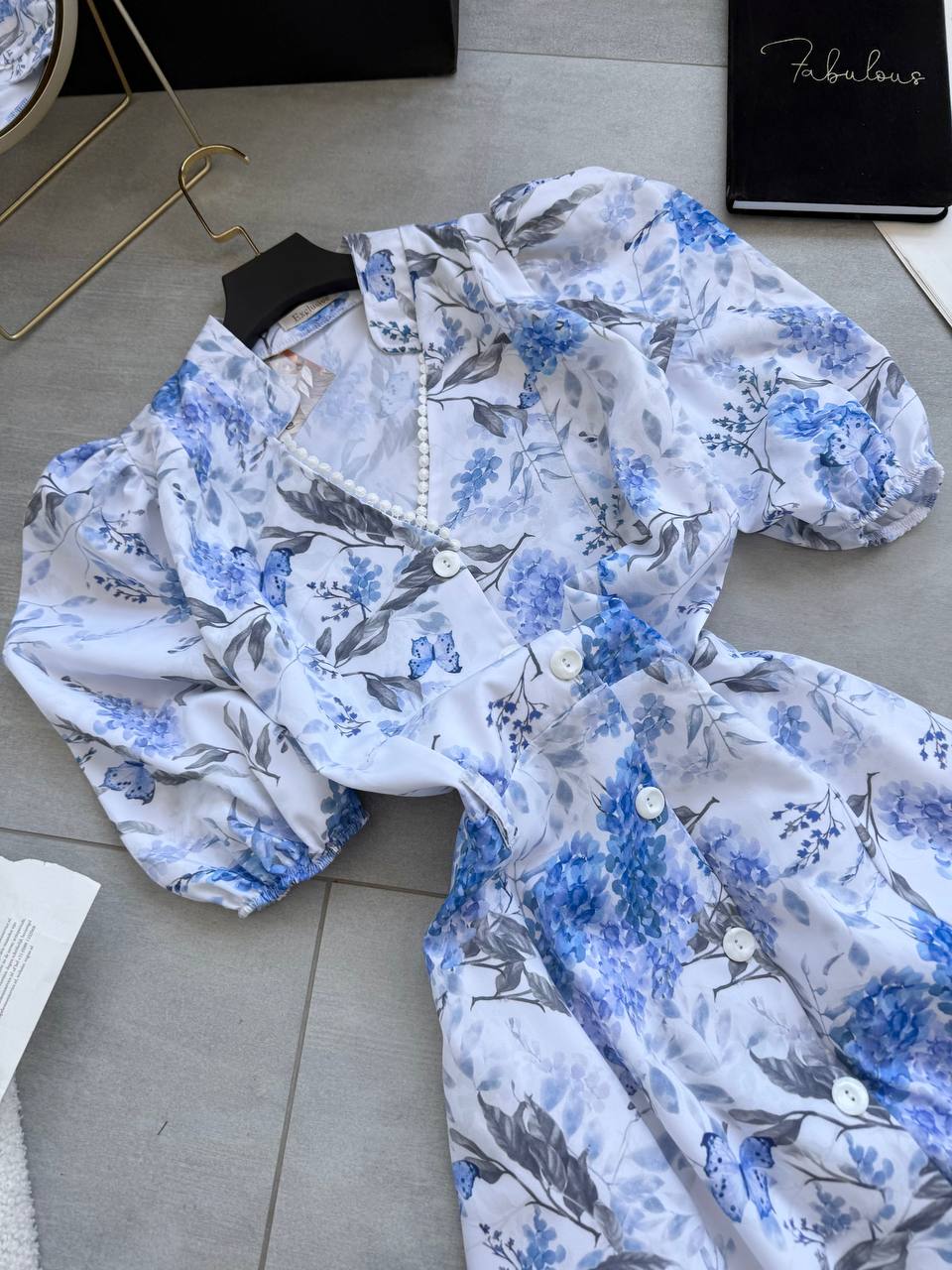 Excelente vestido vaporoso de mujer con estampado floral