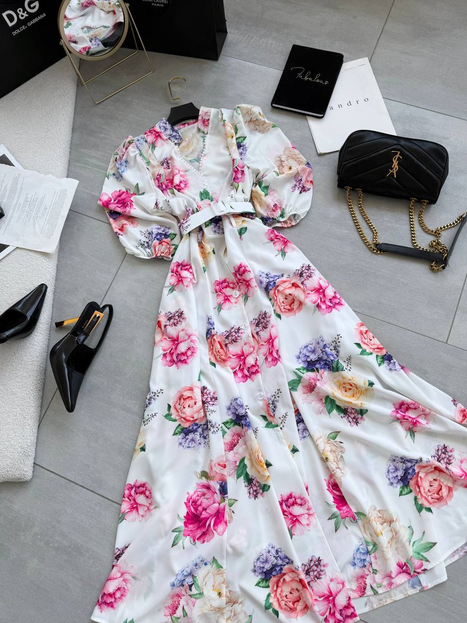 Excelente vestido vaporoso de mujer con estampado floral