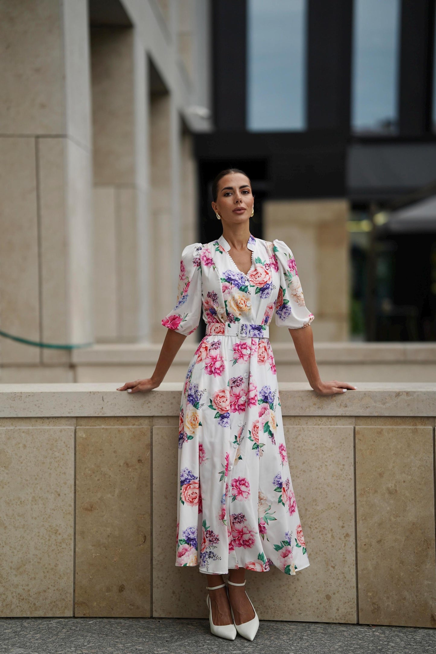 Excelente vestido vaporoso de mujer con estampado floral