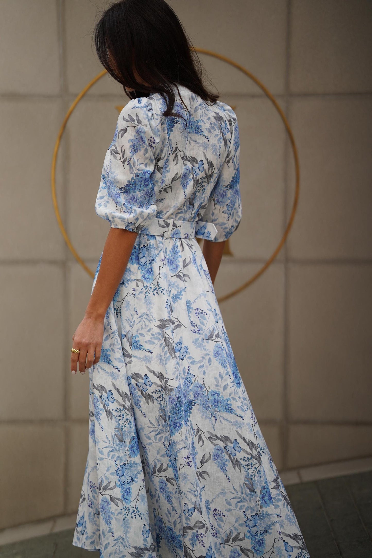 Excelente vestido vaporoso de mujer con estampado floral