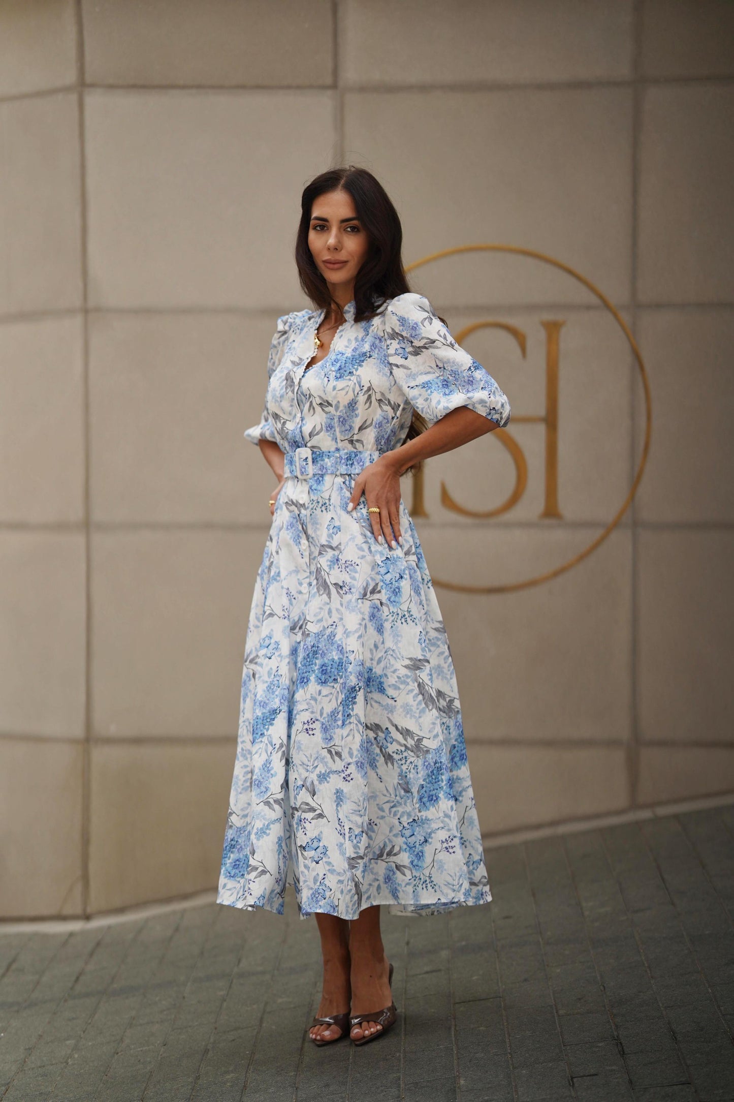 Excelente vestido vaporoso de mujer con estampado floral