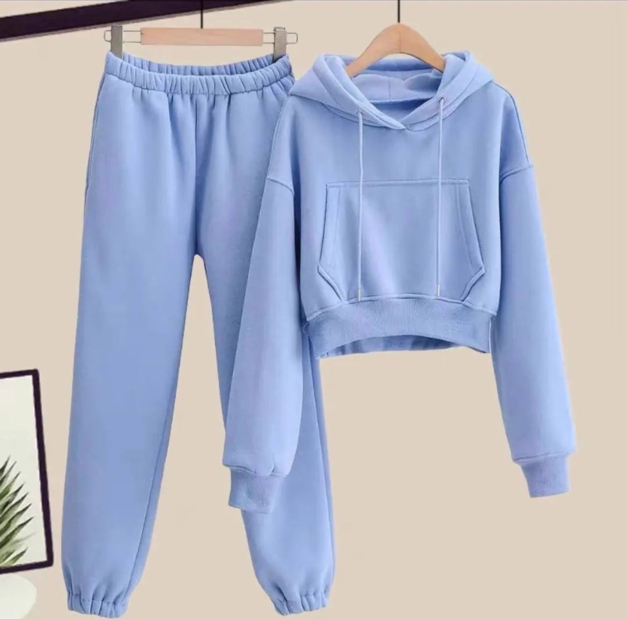 Traje de polar con sudadera corta con capucha