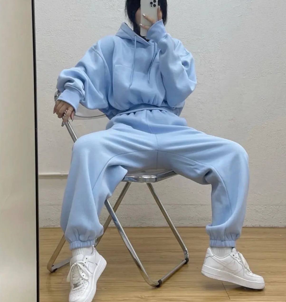 Traje de polar con sudadera corta con capucha