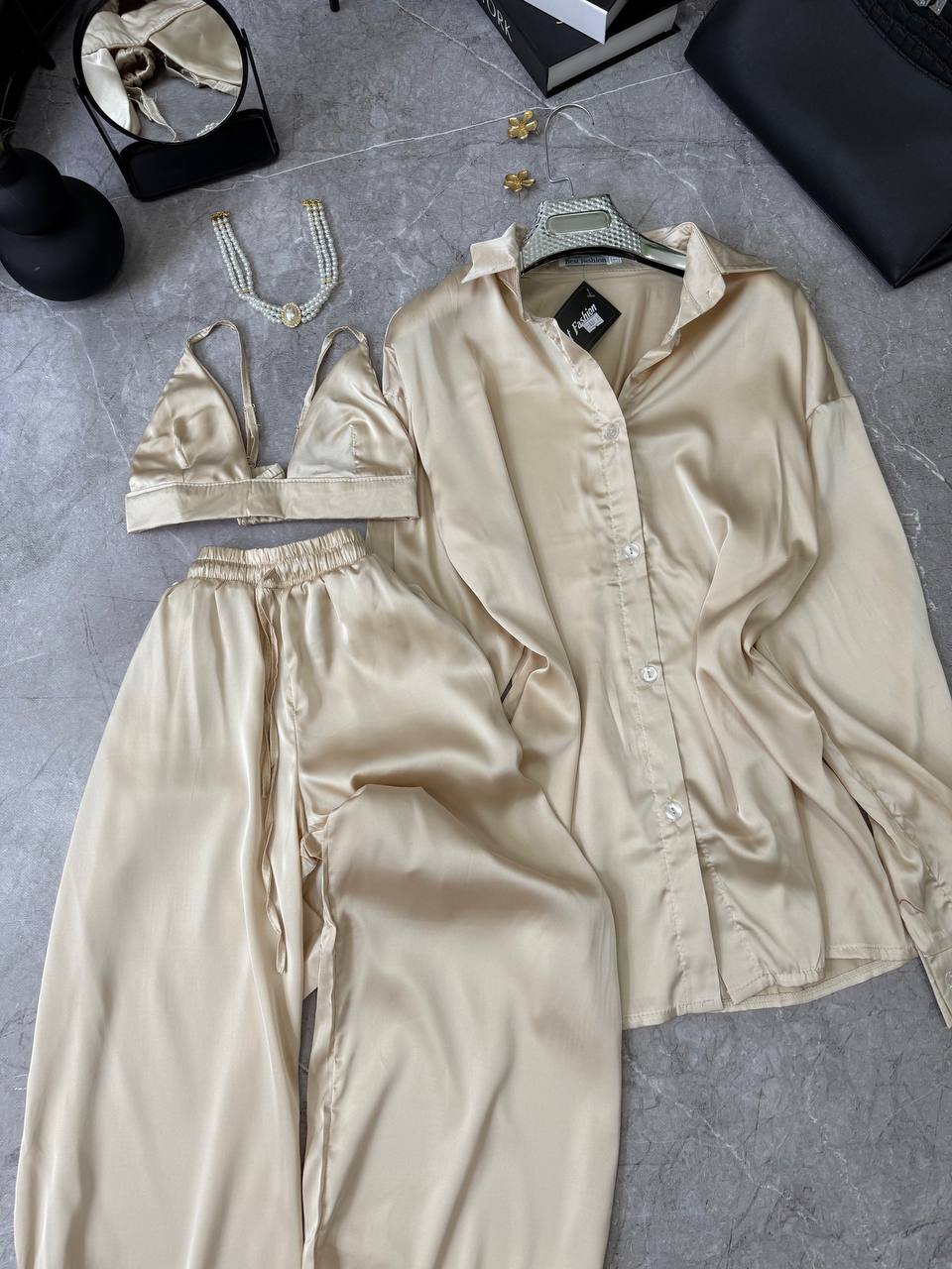 Trajes de seda en estilo pijama