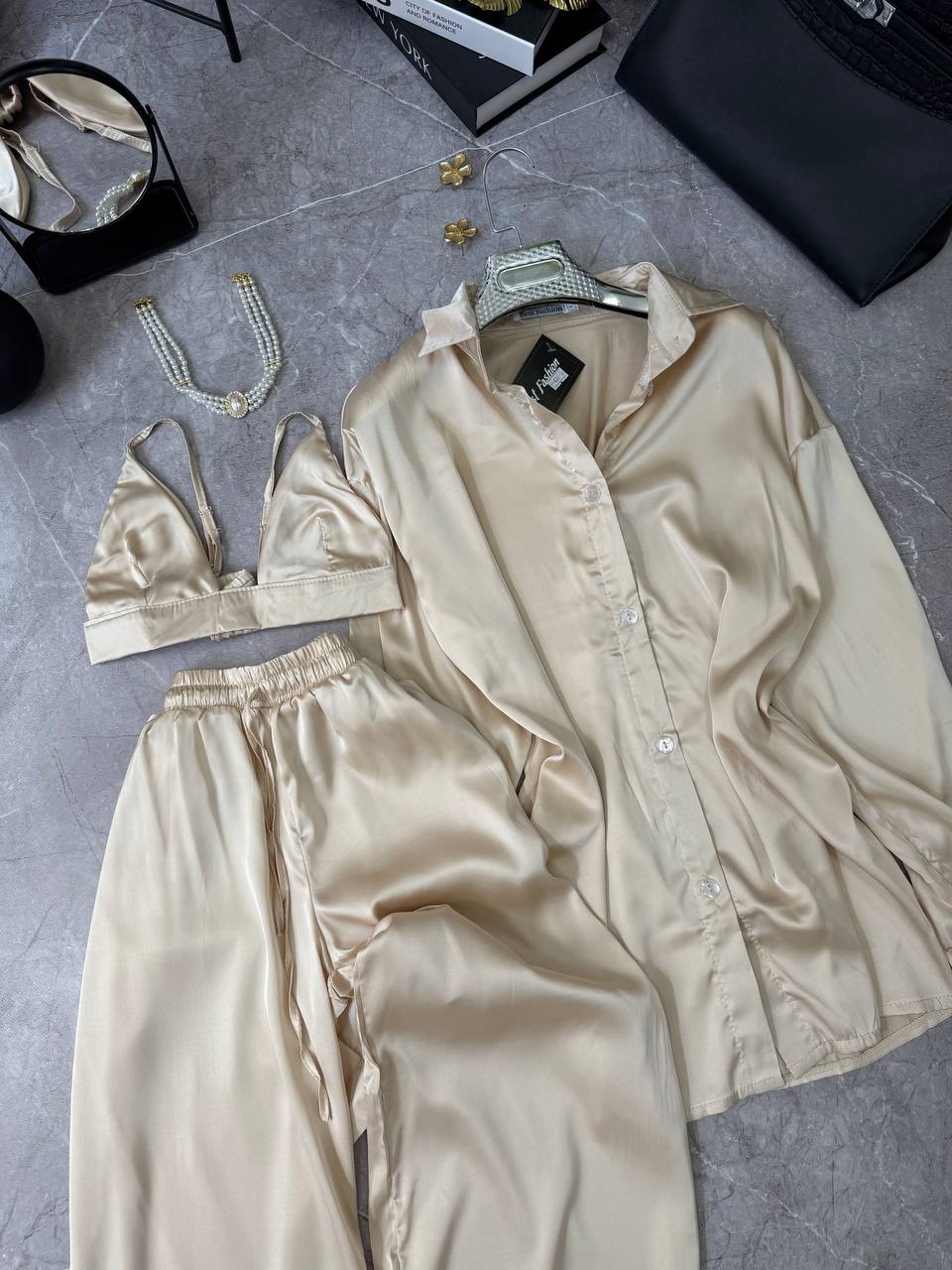 Trajes de seda en estilo pijama