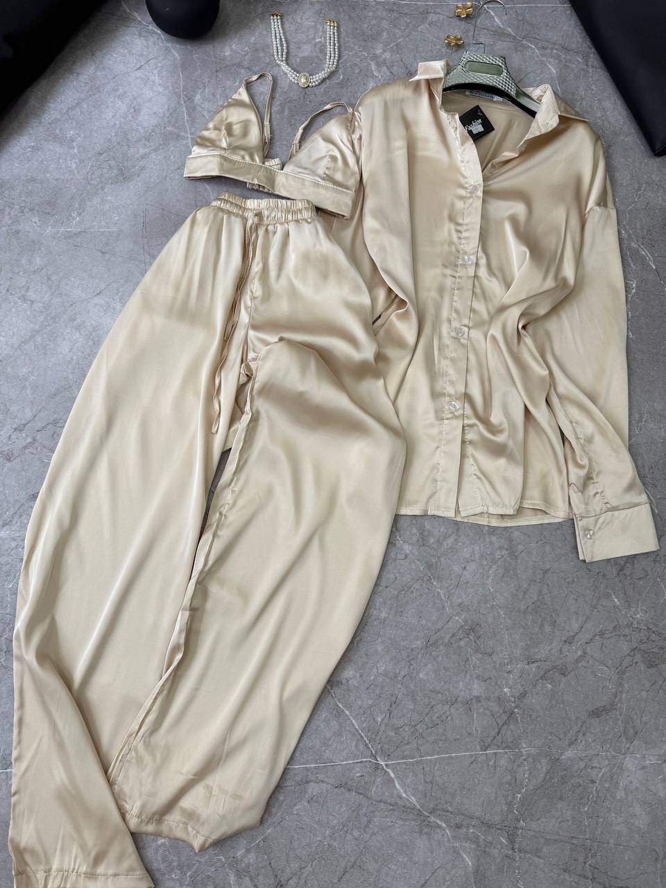 Trajes de seda en estilo pijama