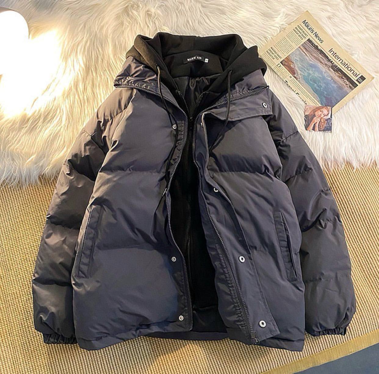 Chaqueta de plumas con capucha cosida