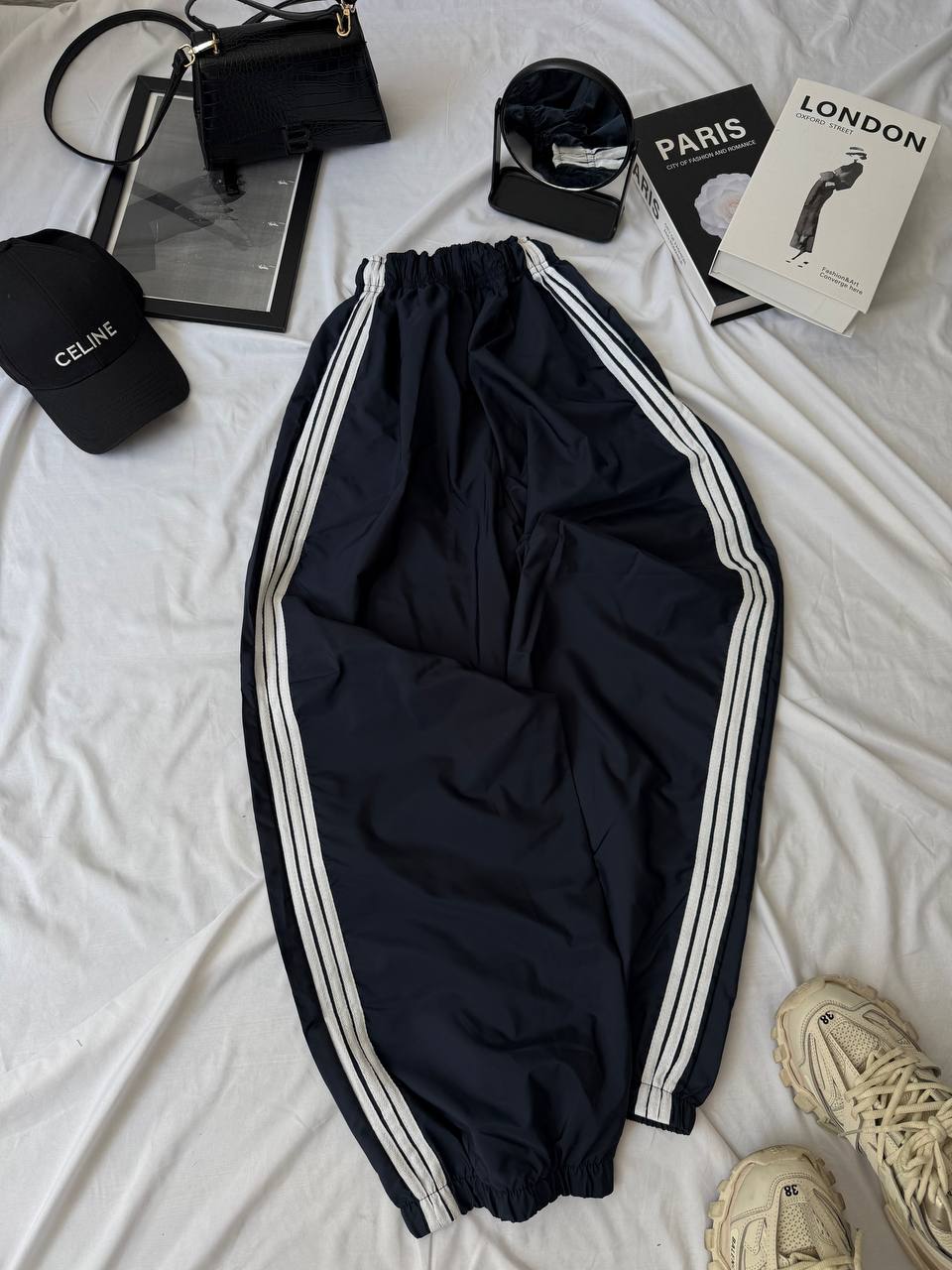 Pantalones con franjas de corte oversize