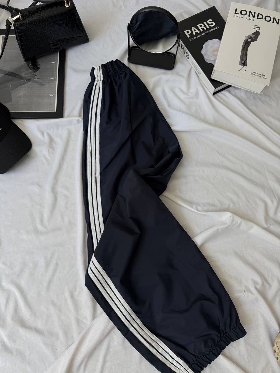Pantalones con franjas de corte oversize