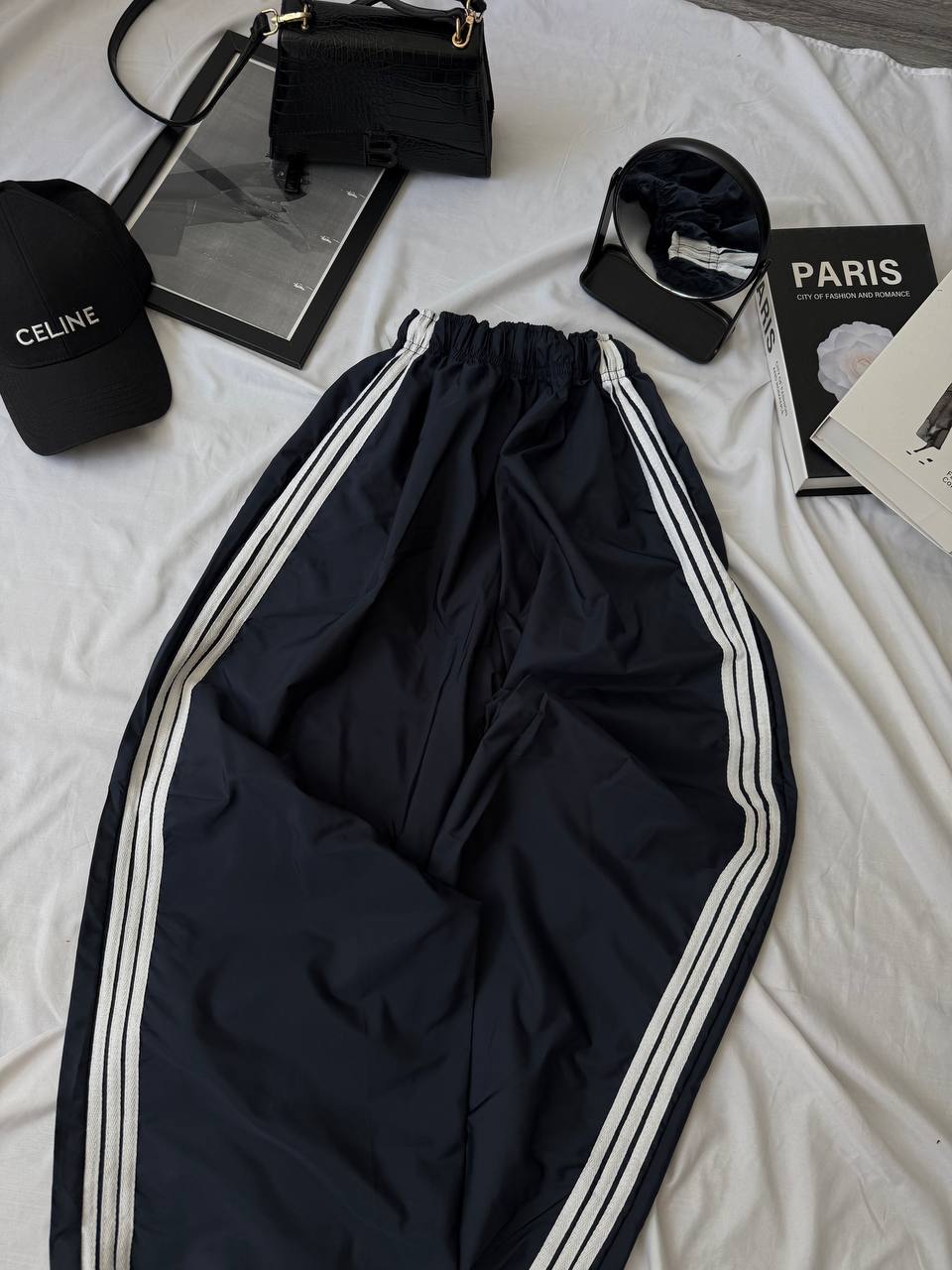 Pantalones con franjas de corte oversize