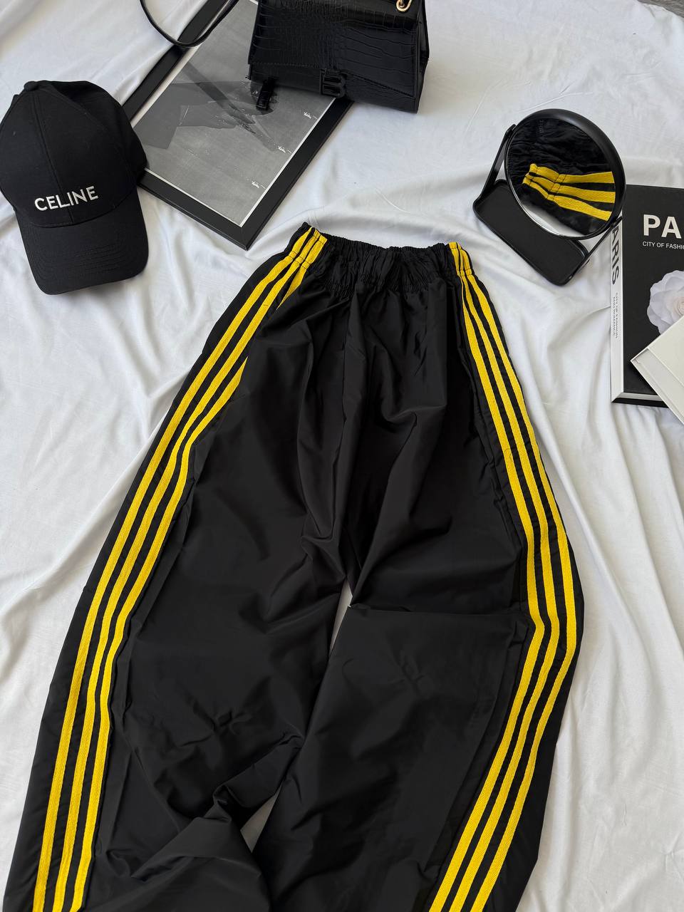 Pantalones con franjas de corte oversize