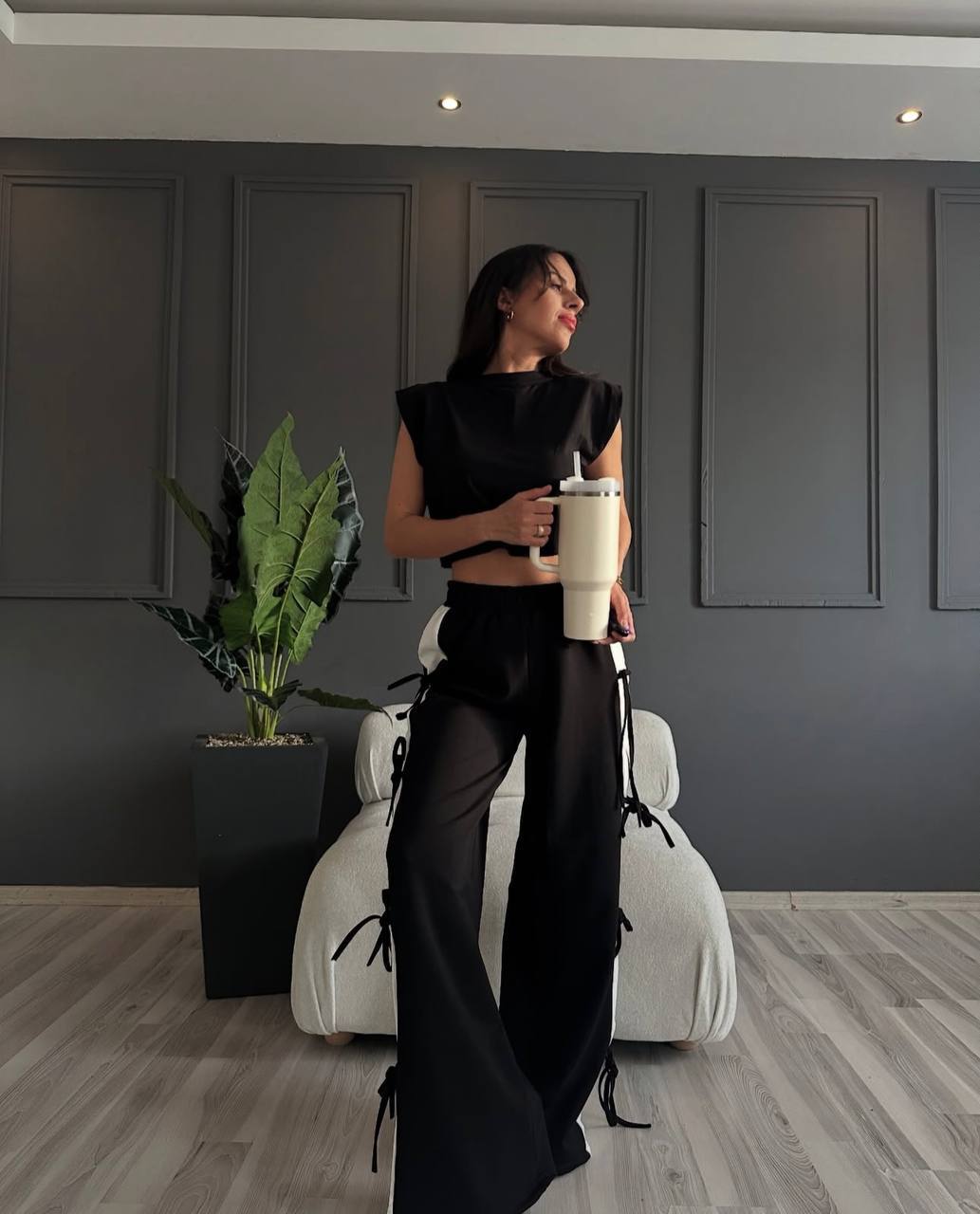 Pantalones con inserciones blancas a los lados