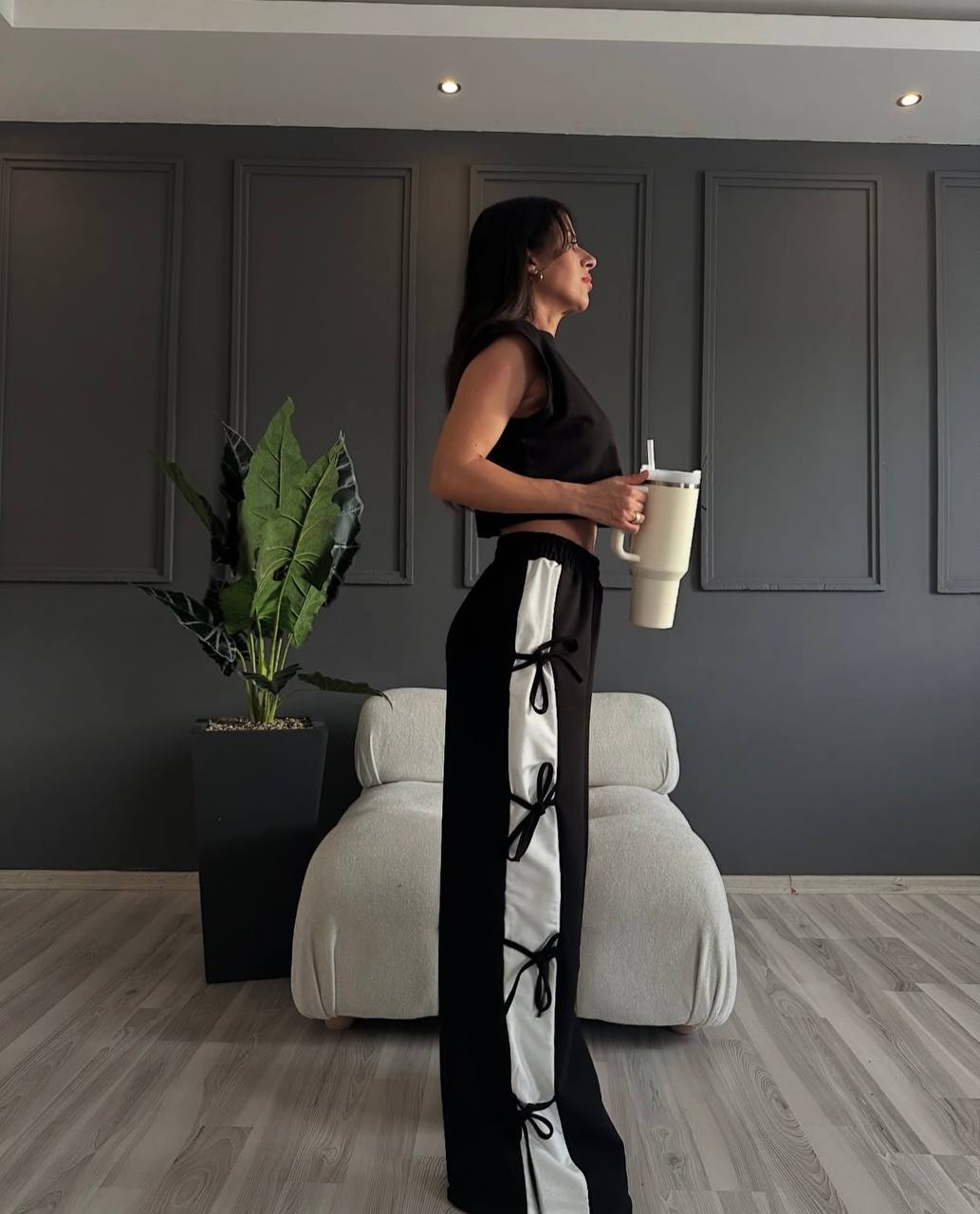 Pantalones con inserciones blancas a los lados
