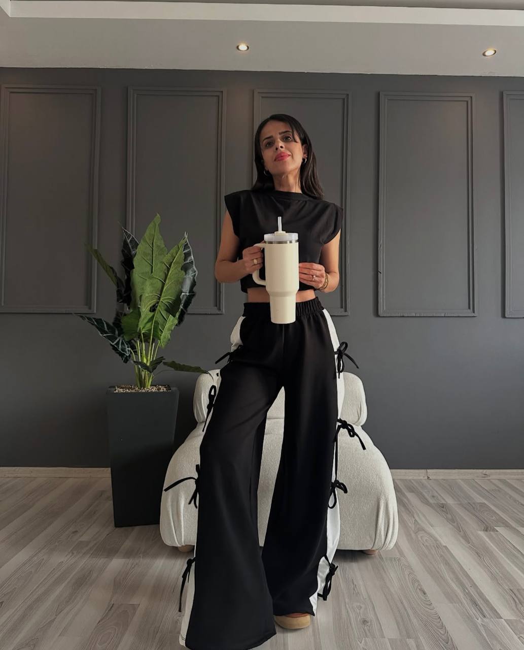 Pantalones con inserciones blancas a los lados