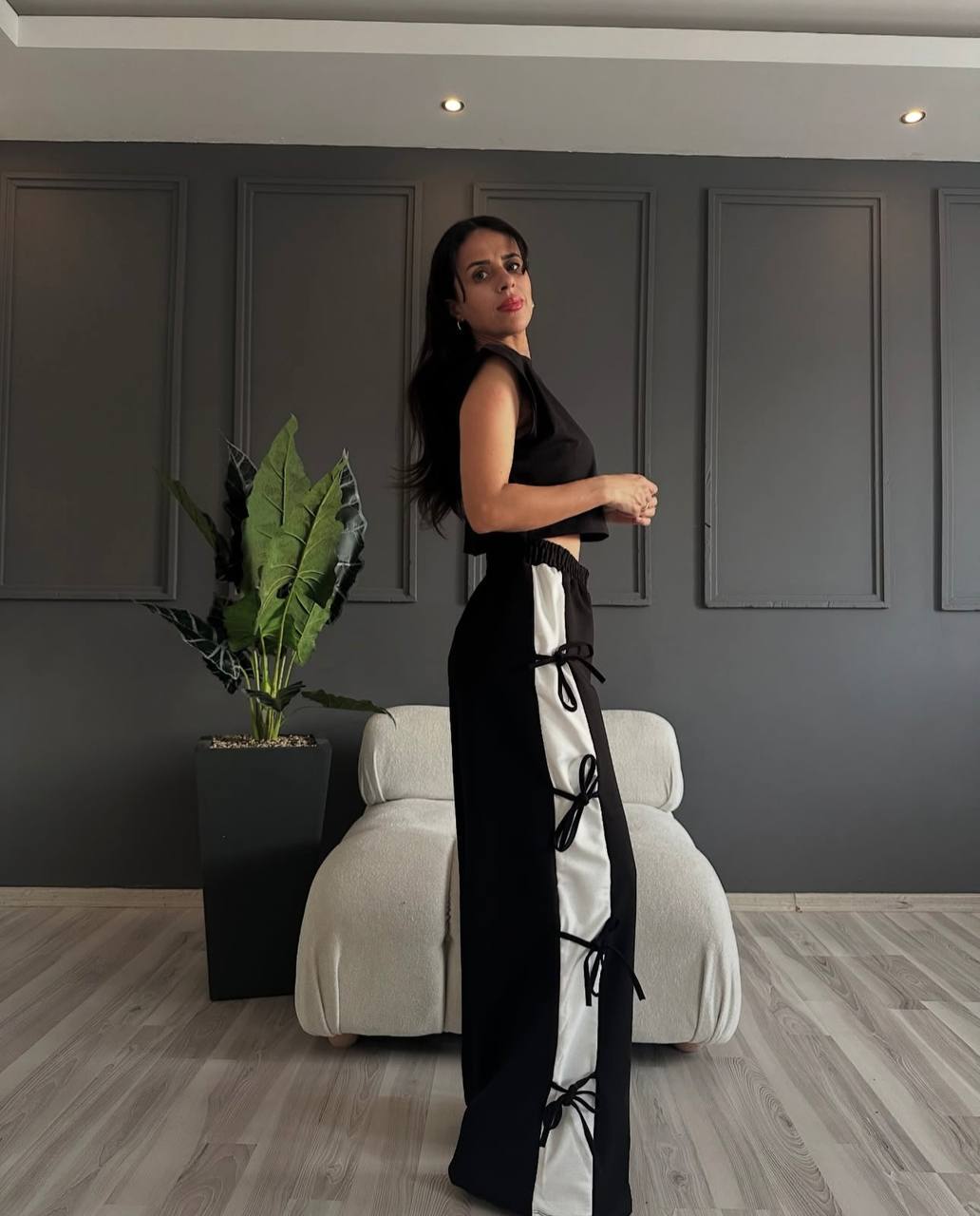 Pantalones con inserciones blancas a los lados