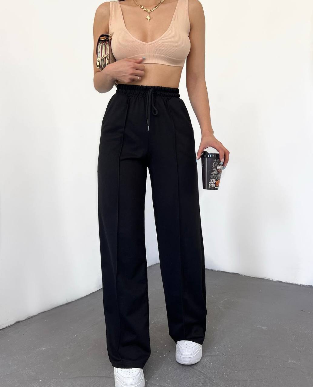 Pantalones deportivos básicos con costuras dobles