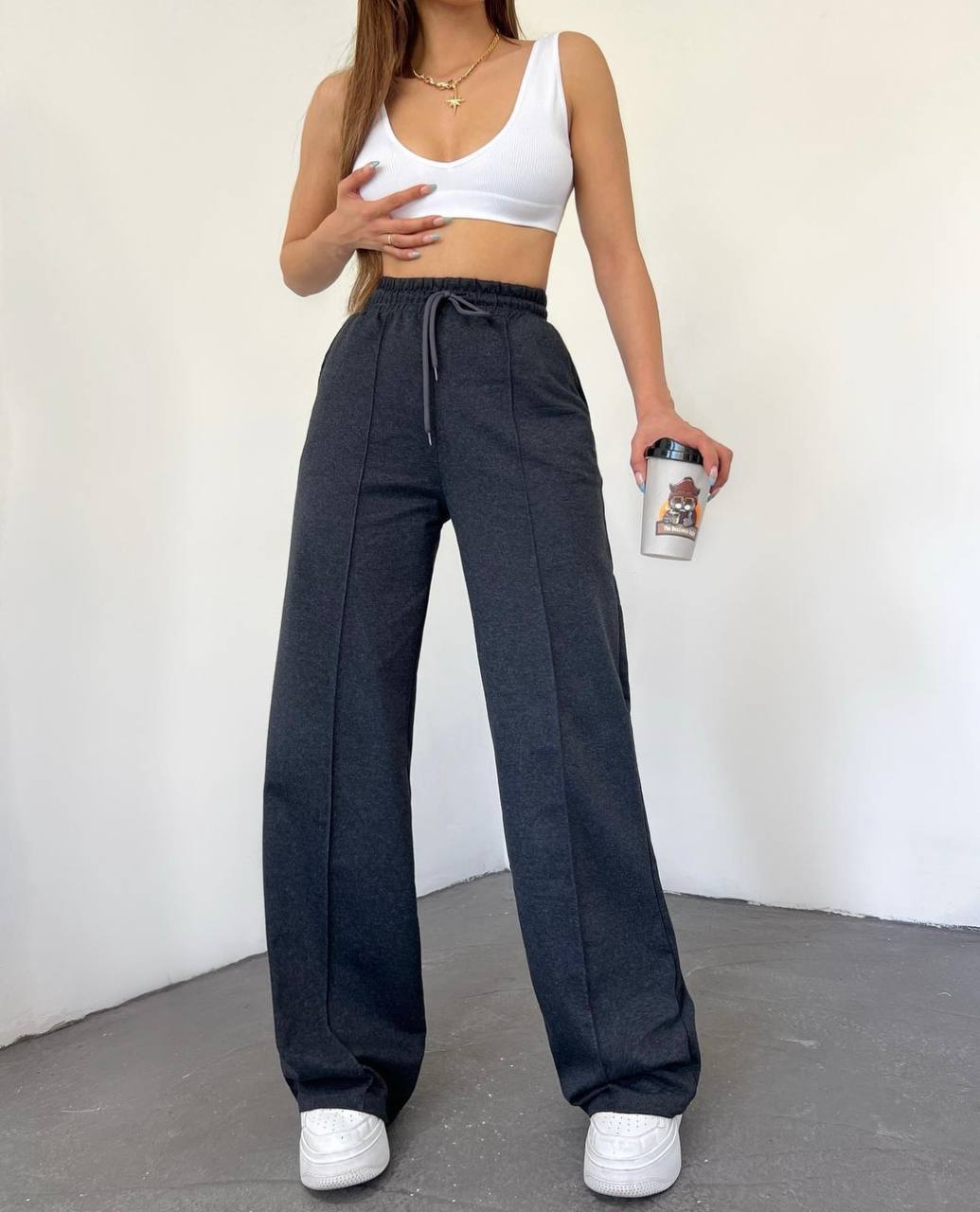 Pantalones deportivos básicos con costuras dobles