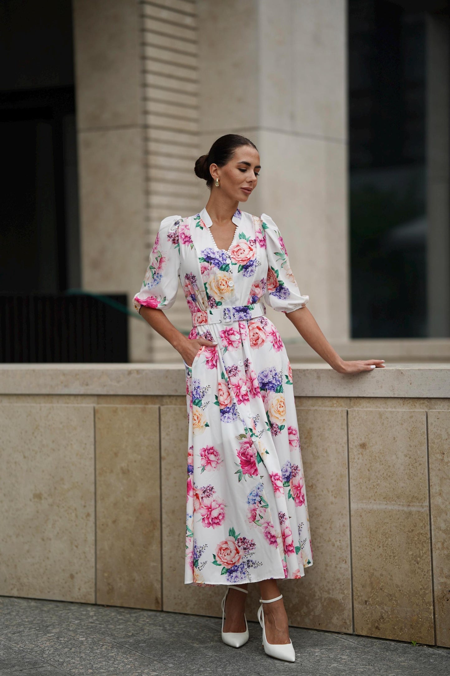 Excelente vestido vaporoso de mujer con estampado floral