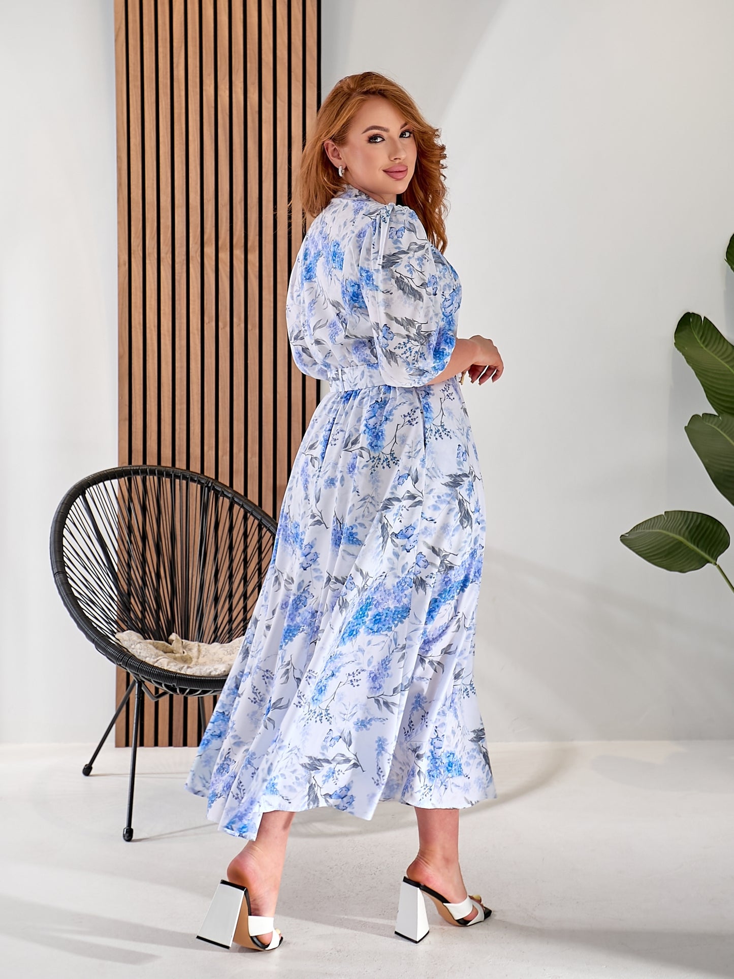Excelente vestido vaporoso de mujer con estampado floral