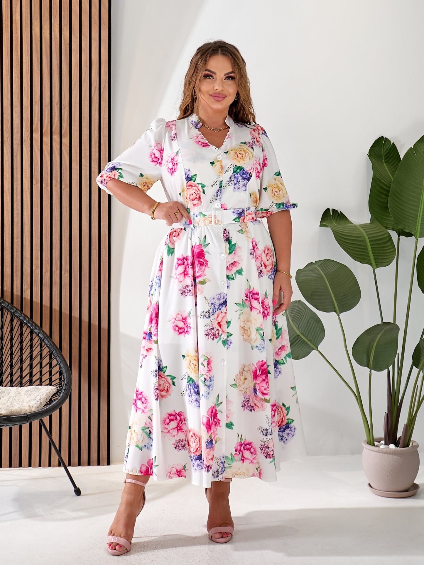 Excelente vestido vaporoso de mujer con estampado floral