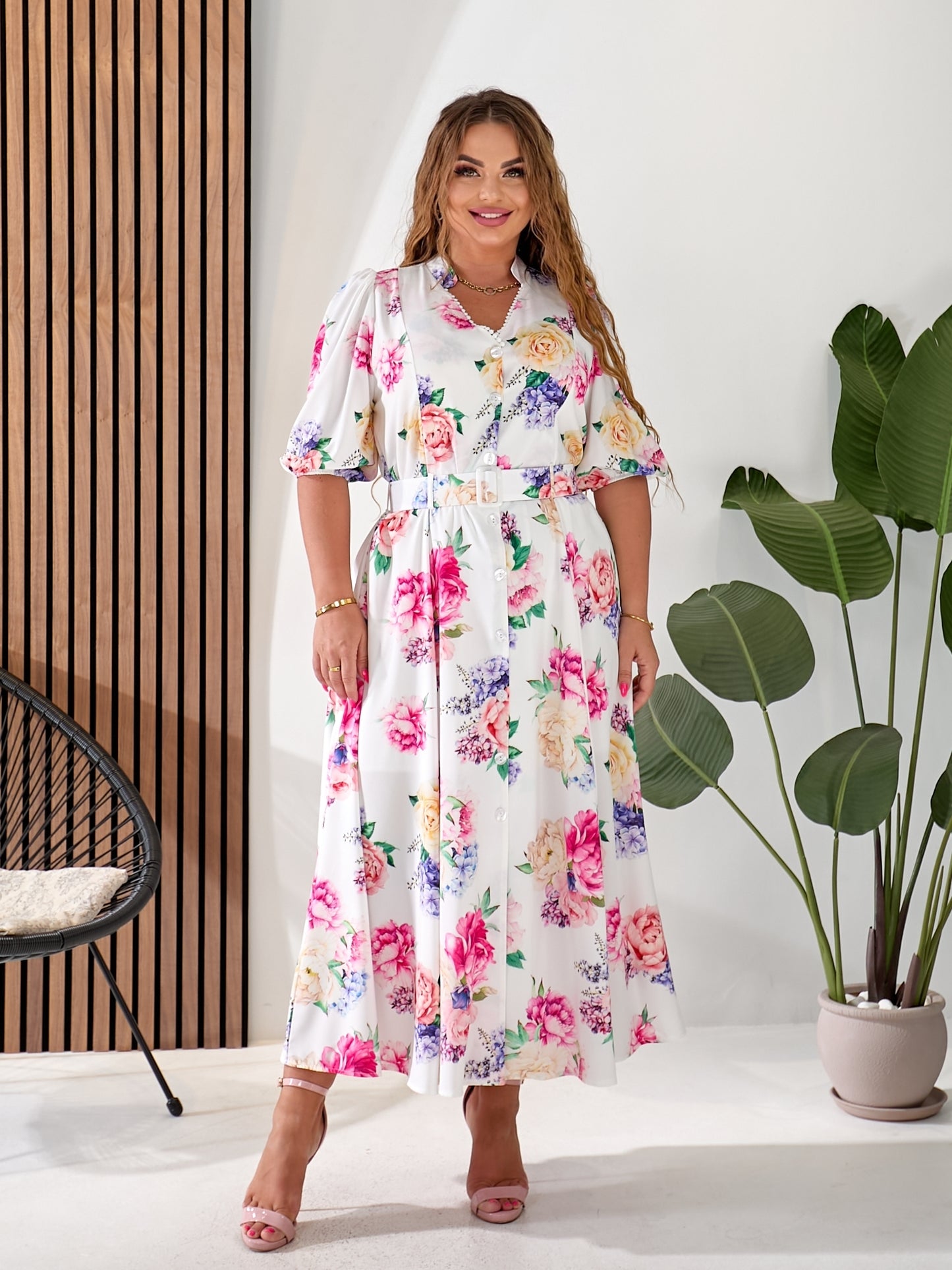 Excelente vestido vaporoso de mujer con estampado floral