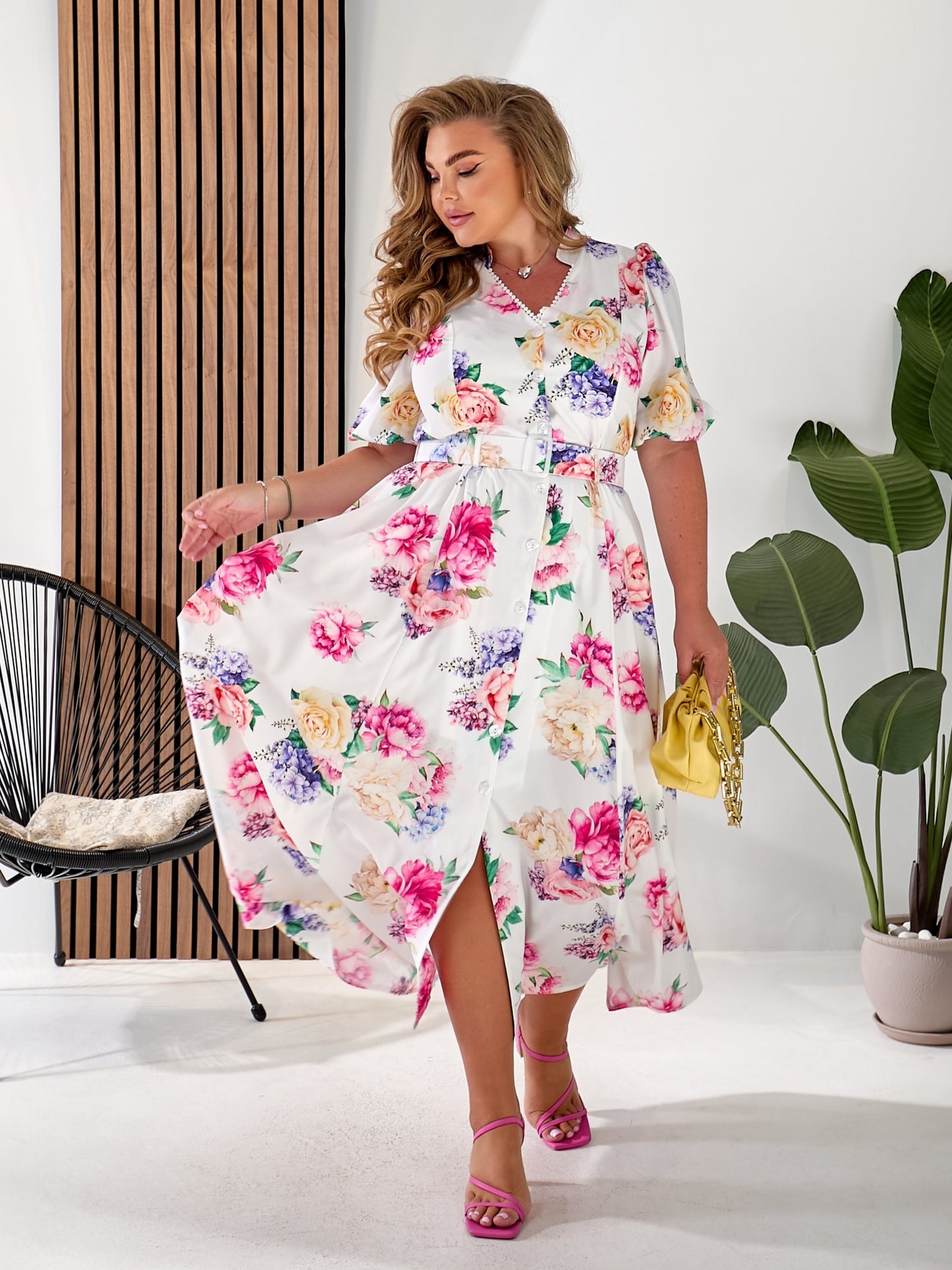 Excelente vestido vaporoso de mujer con estampado floral