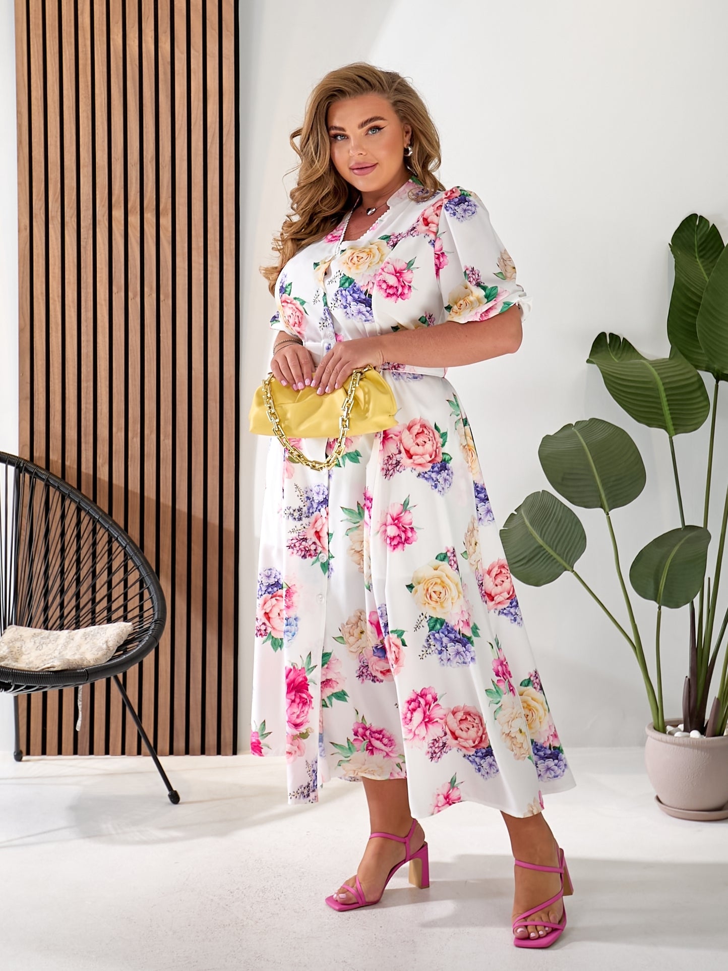 Excelente vestido vaporoso de mujer con estampado floral