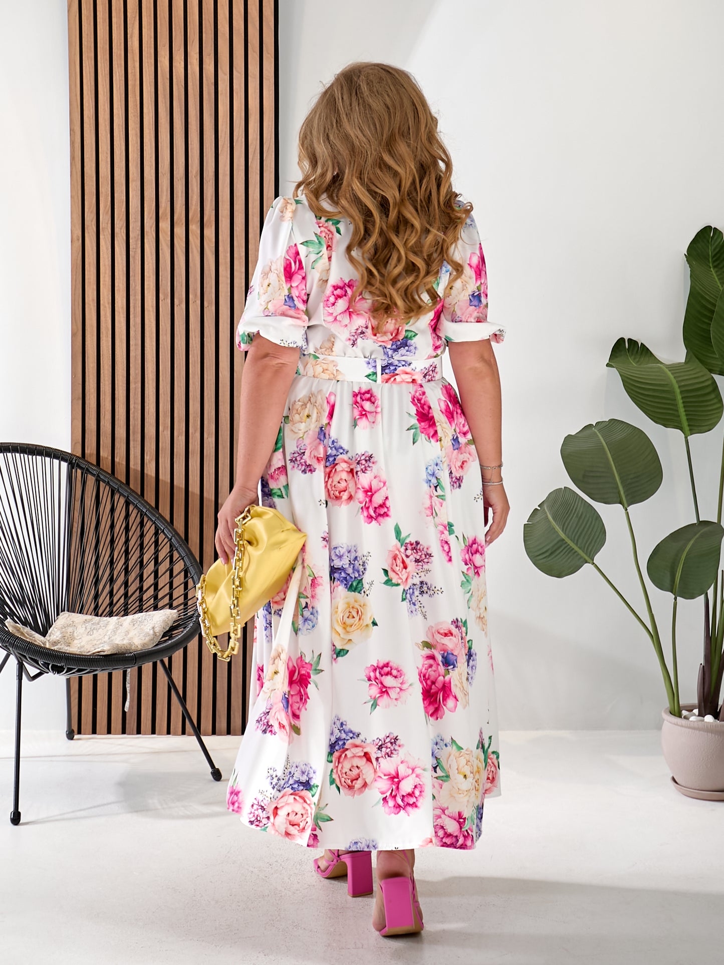 Excelente vestido vaporoso de mujer con estampado floral