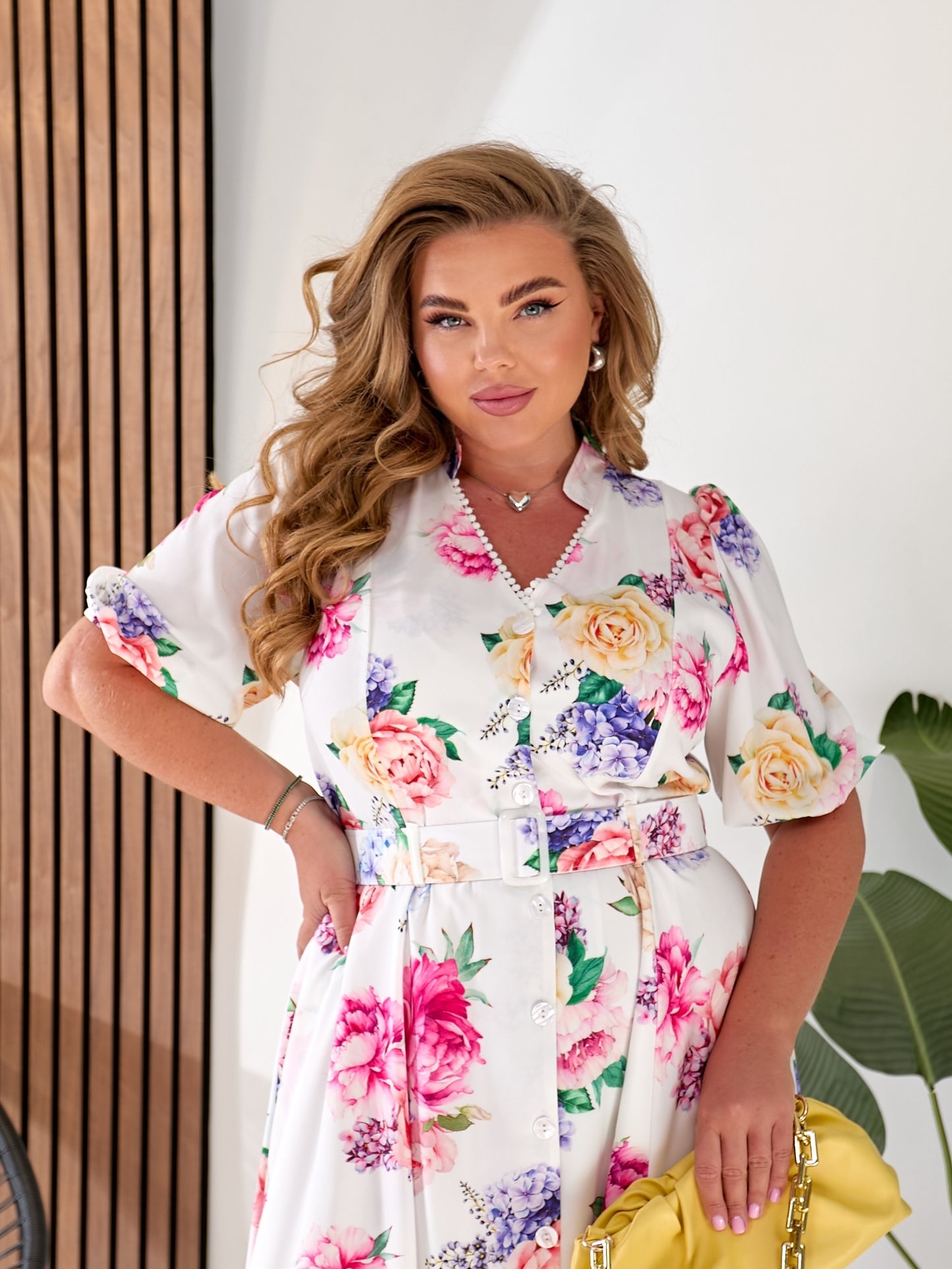 Excelente vestido vaporoso de mujer con estampado floral