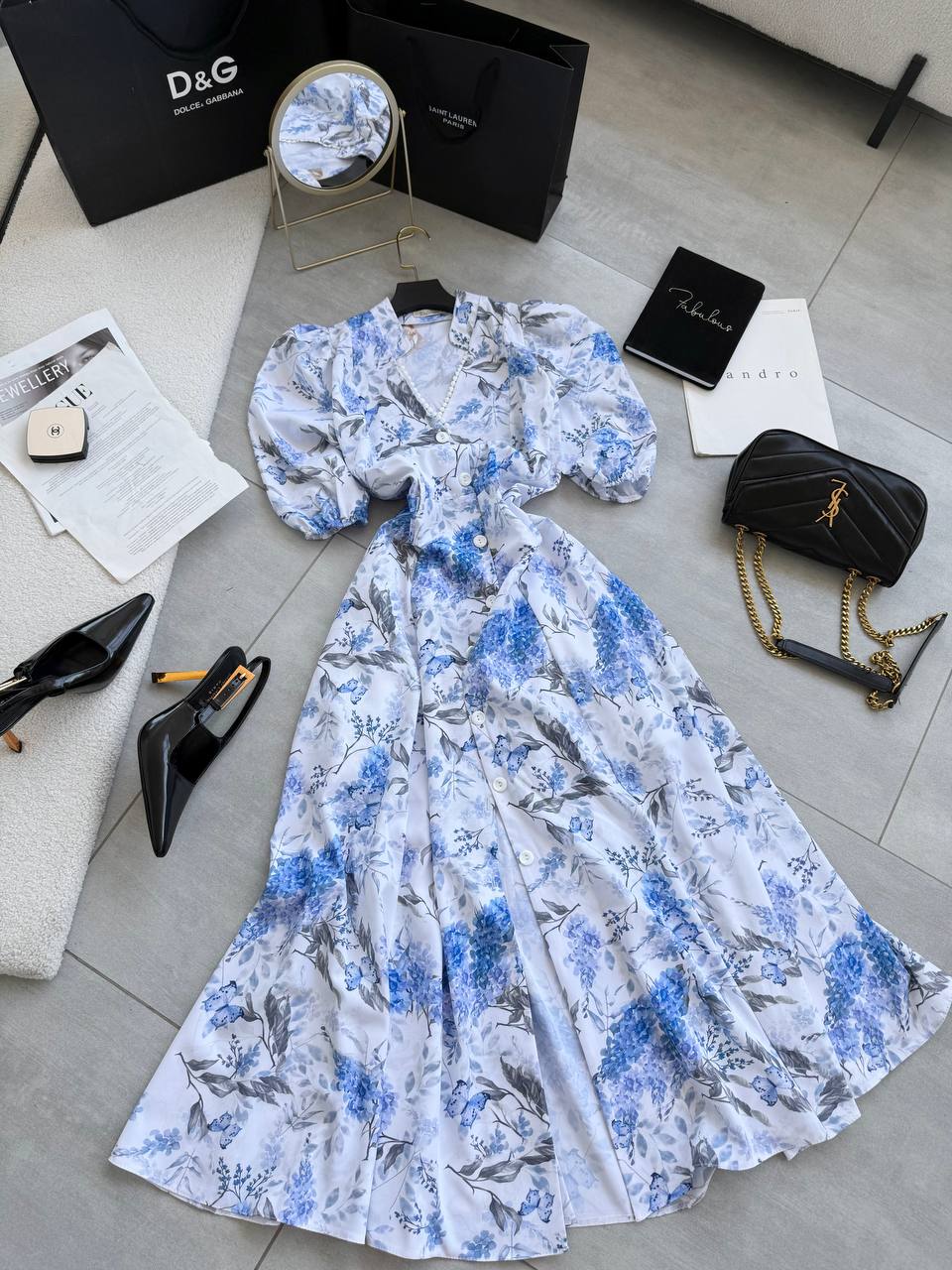Excelente vestido vaporoso de mujer con estampado floral
