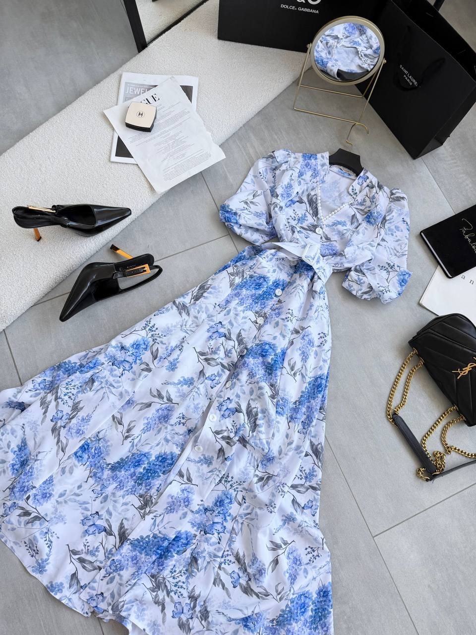 Excelente vestido vaporoso de mujer con estampado floral