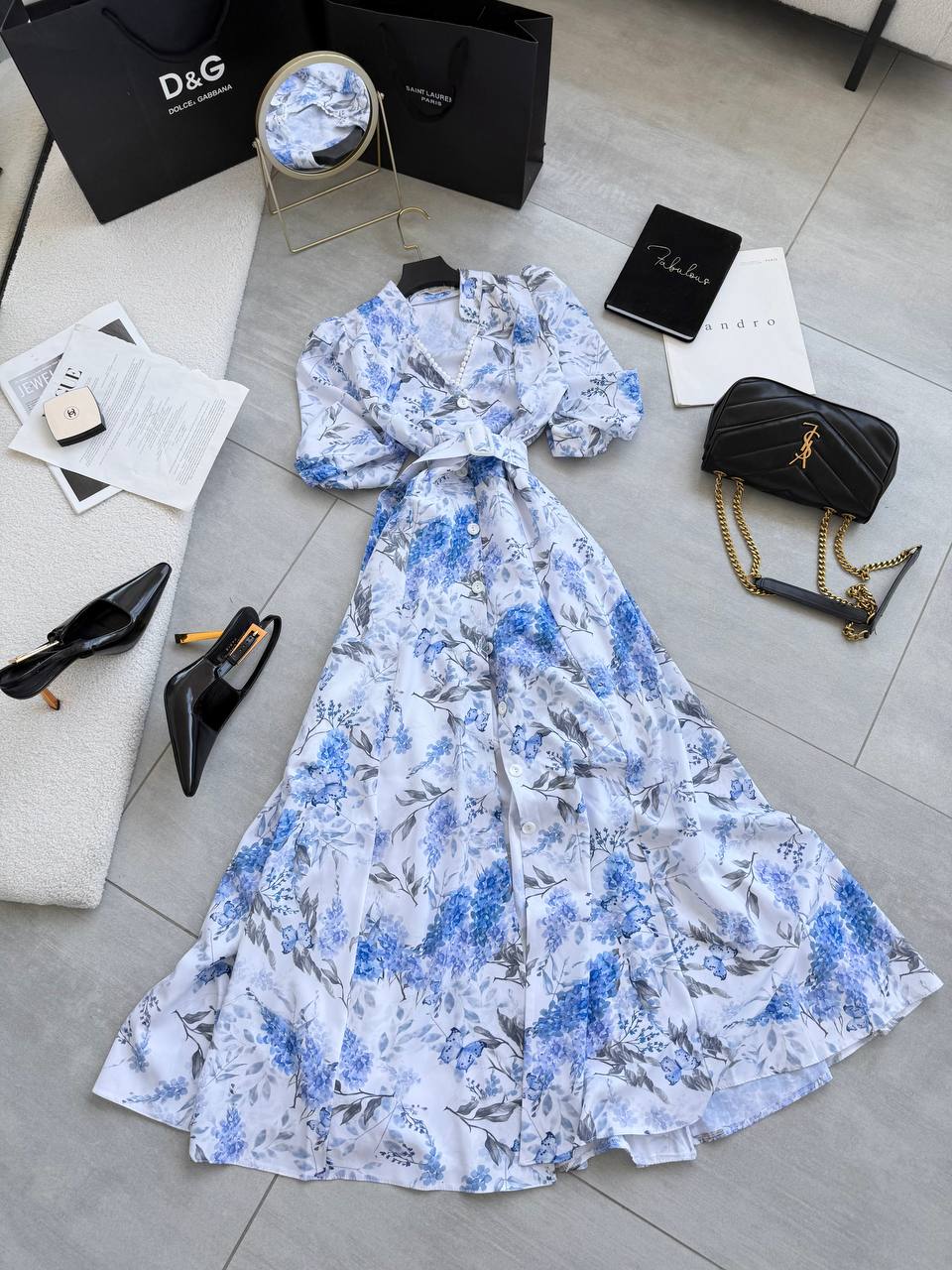 Excelente vestido vaporoso de mujer con estampado floral
