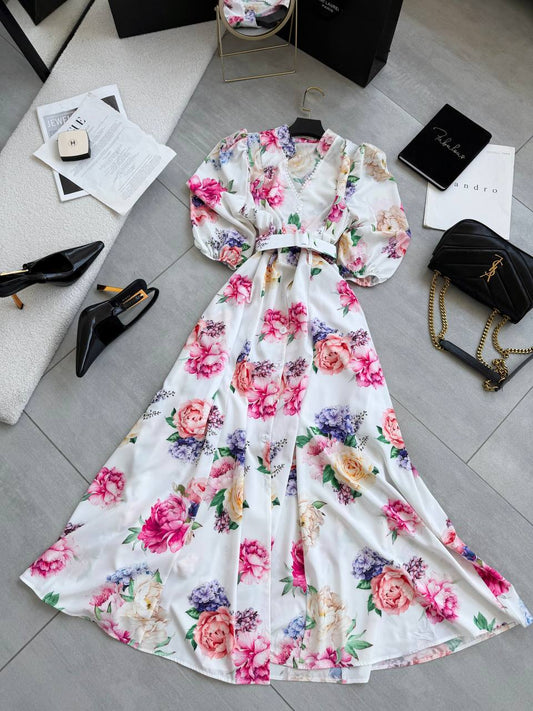 Excelente vestido vaporoso de mujer con estampado floral