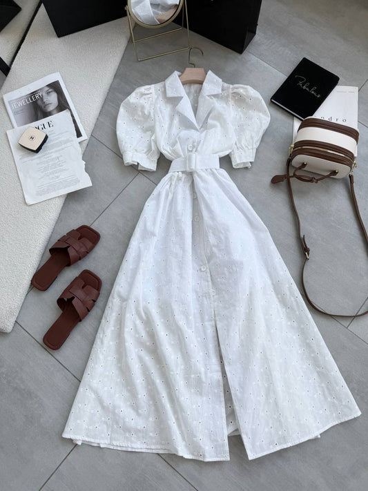 Vestido elegante de mujer con batista