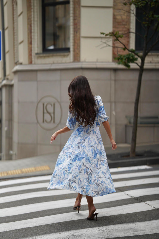 Excelente vestido vaporoso de mujer con estampado floral