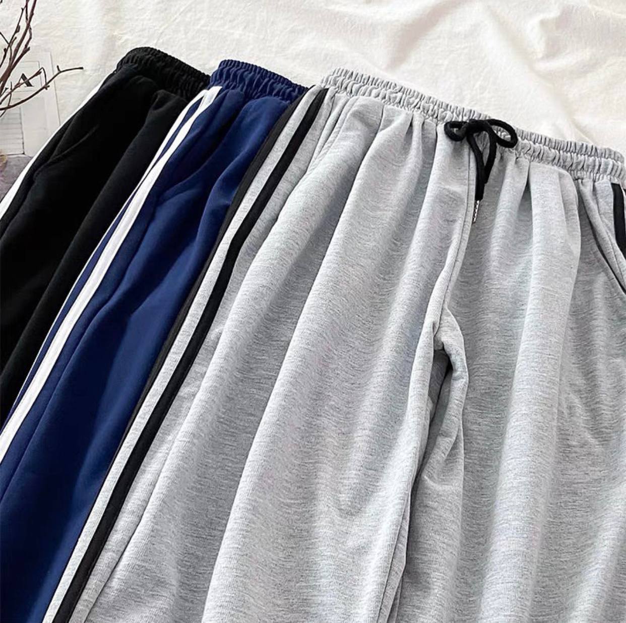 Pantalones básicos con rayas