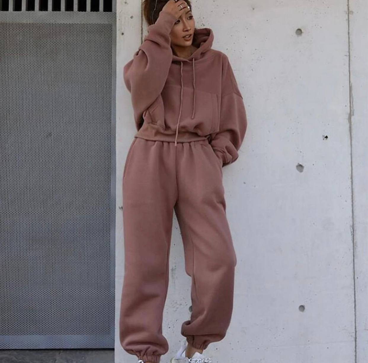 Traje de polar con sudadera corta con capucha