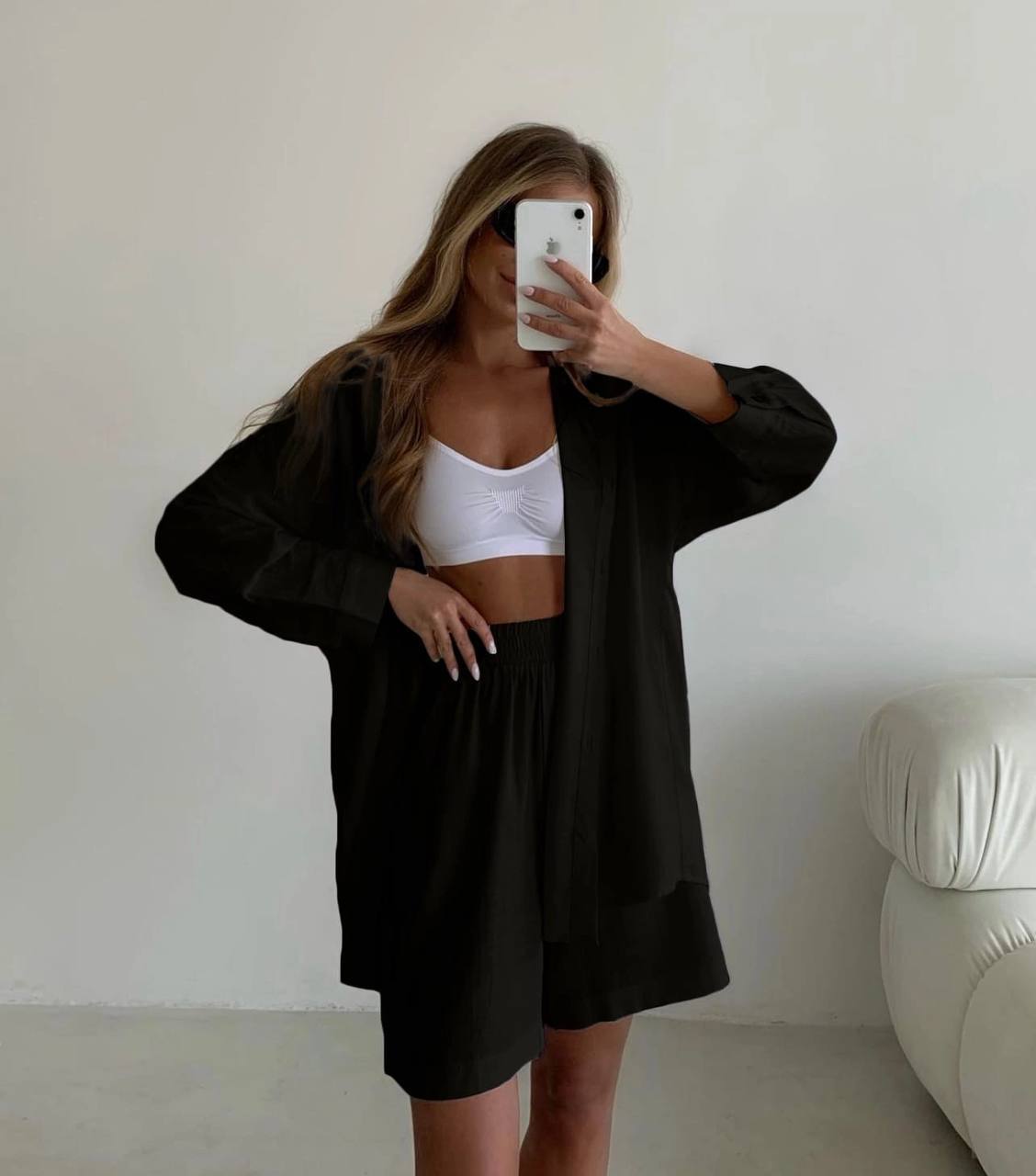 traje de pantalones cortos y camisa