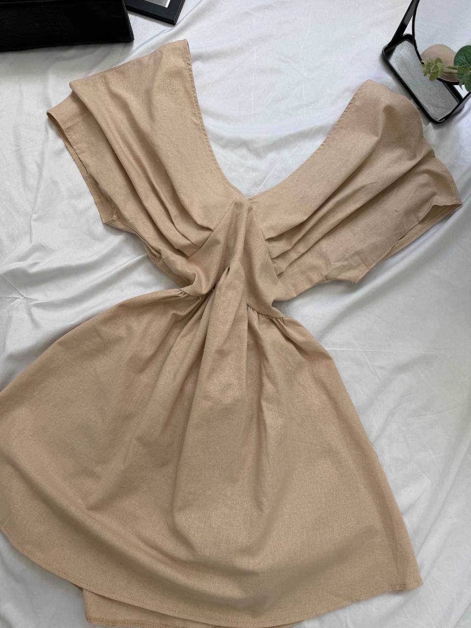 Vestido con espalda descubierta de lino natural