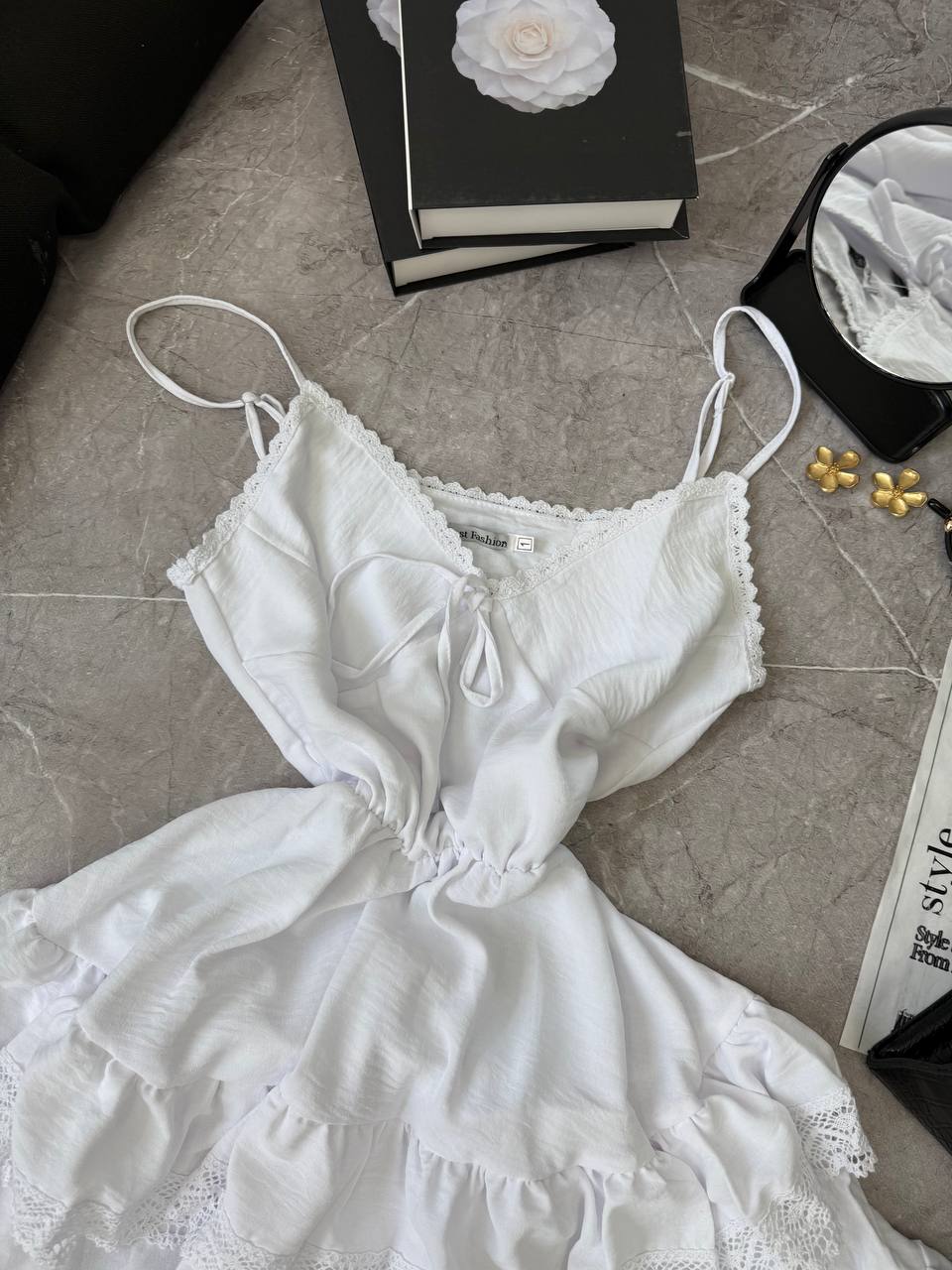 Un vestido ligero con encaje