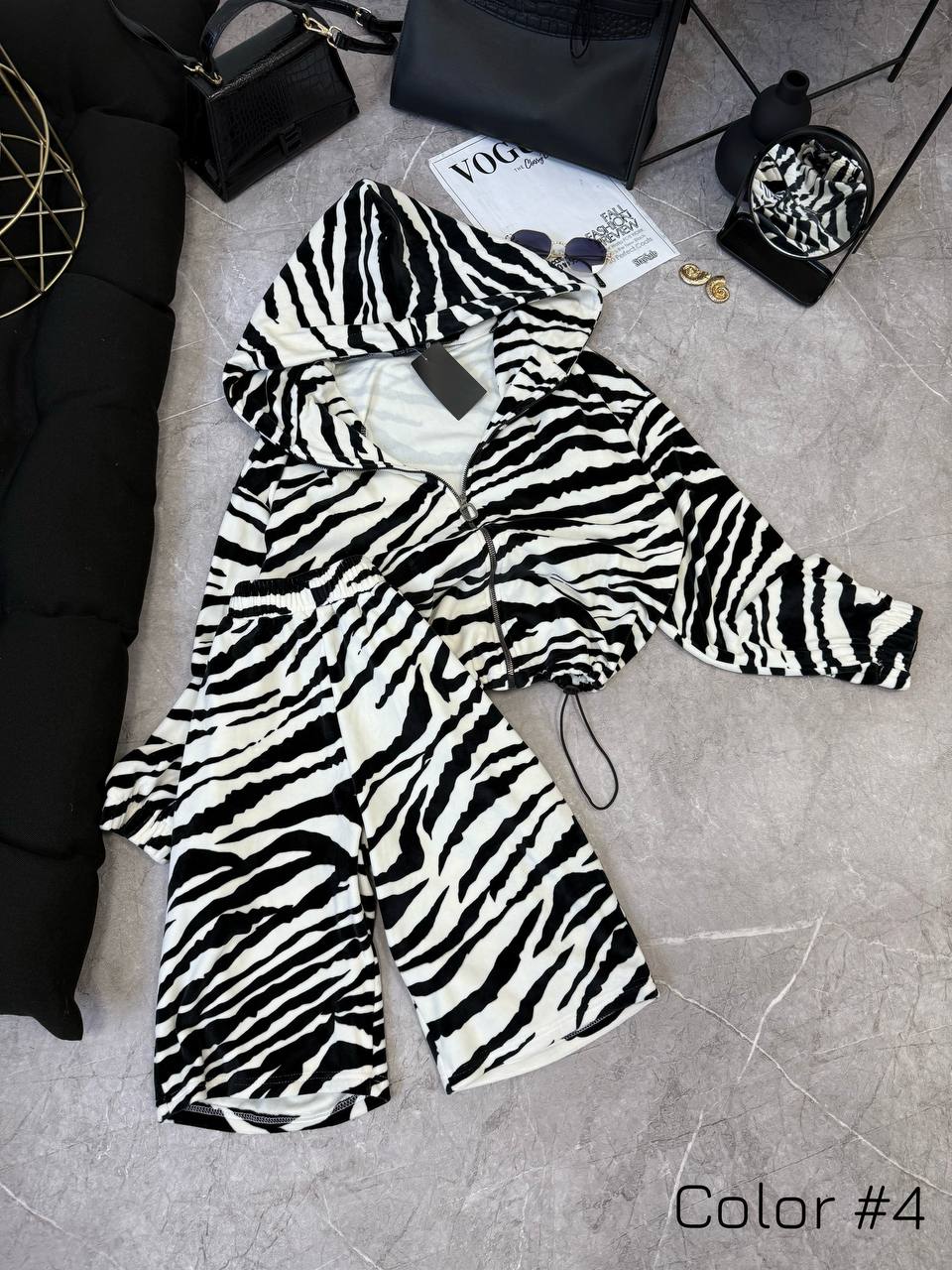 Trajes de tres piezas muy geniales de suave terciopelo