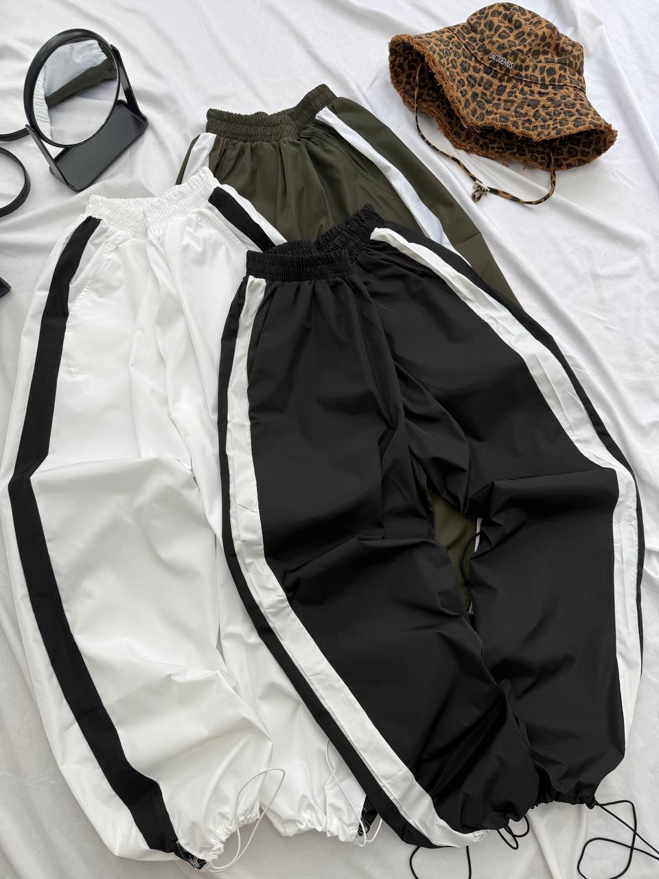 Pantalones cargo de tela impermeable de colores