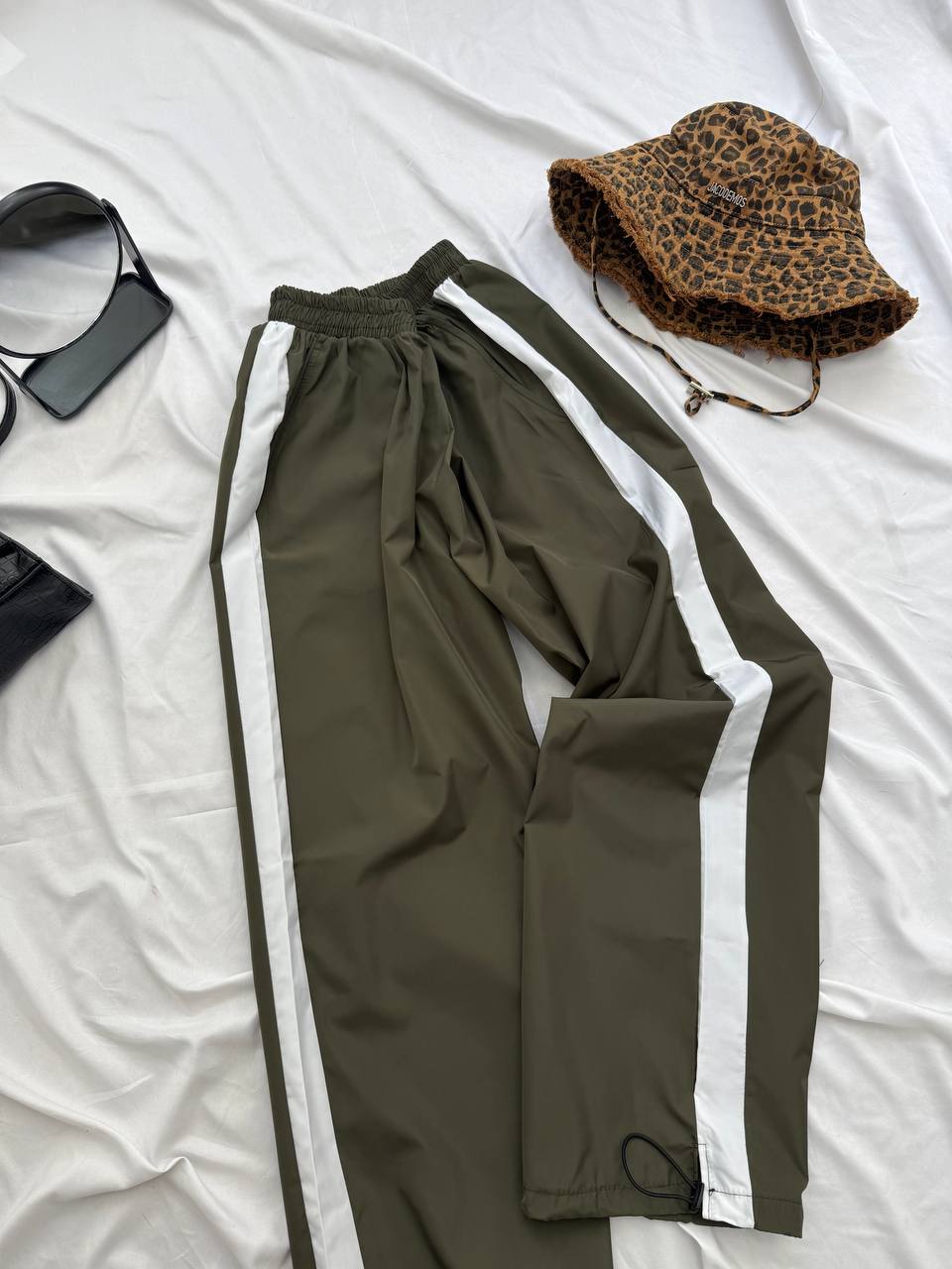 Pantalones cargo de tela impermeable de colores