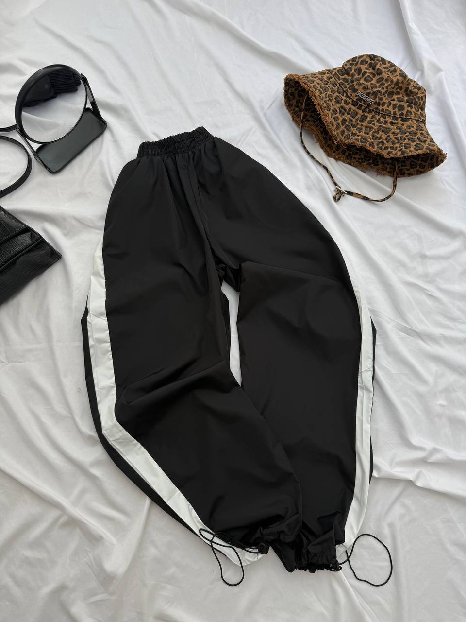 Pantalones cargo de tela impermeable de colores